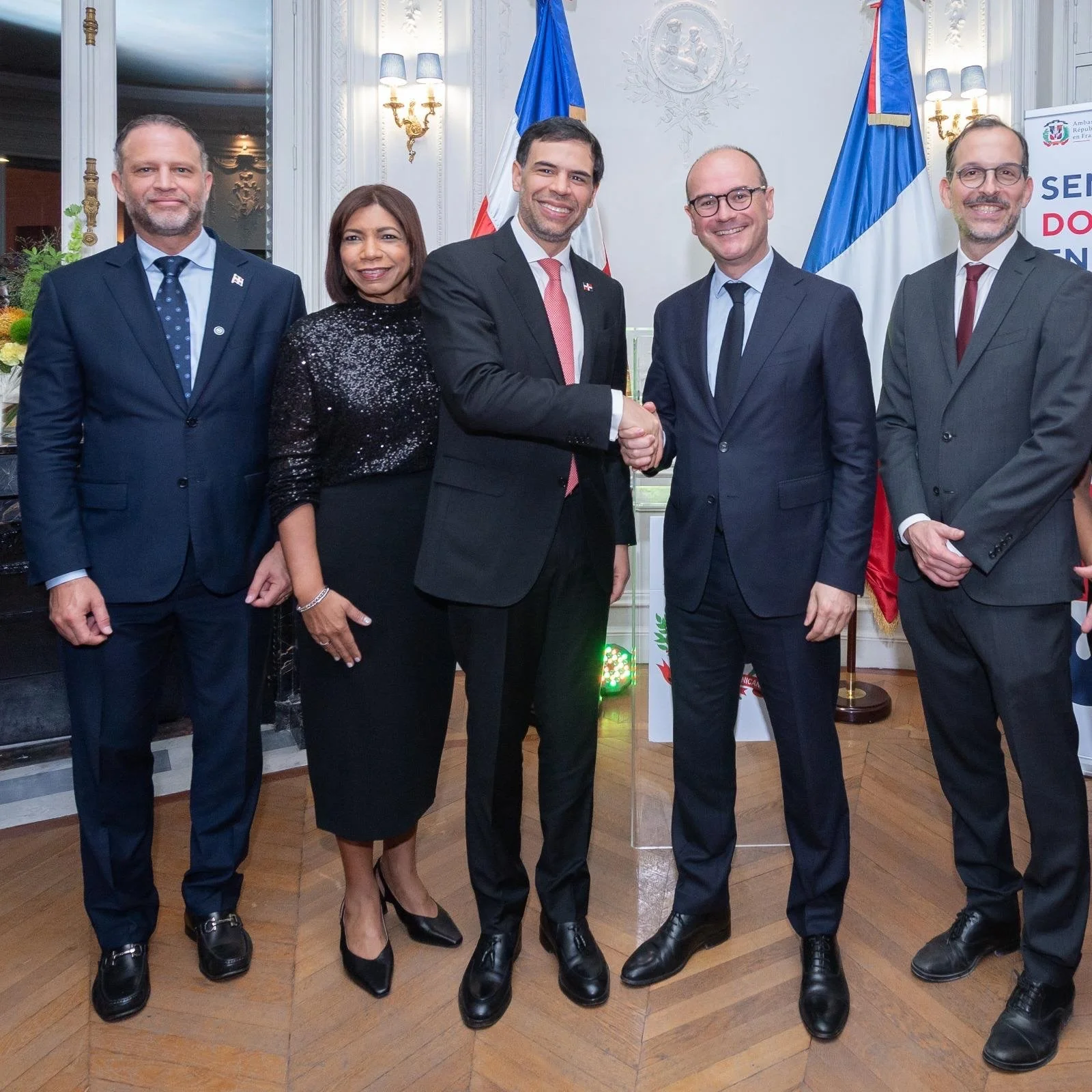 LANZAMIENTO | Primera Semana Dominicana en Francia 2026 🇩🇴🇫🇷

La Embajada de la Rep&uacute;blica Dominicana en Francia inaugur&oacute; esta primera edici&oacute;n, dedicada a fortalecer los v&iacute;nculos pol&iacute;ticos, econ&oacute;micos y cu