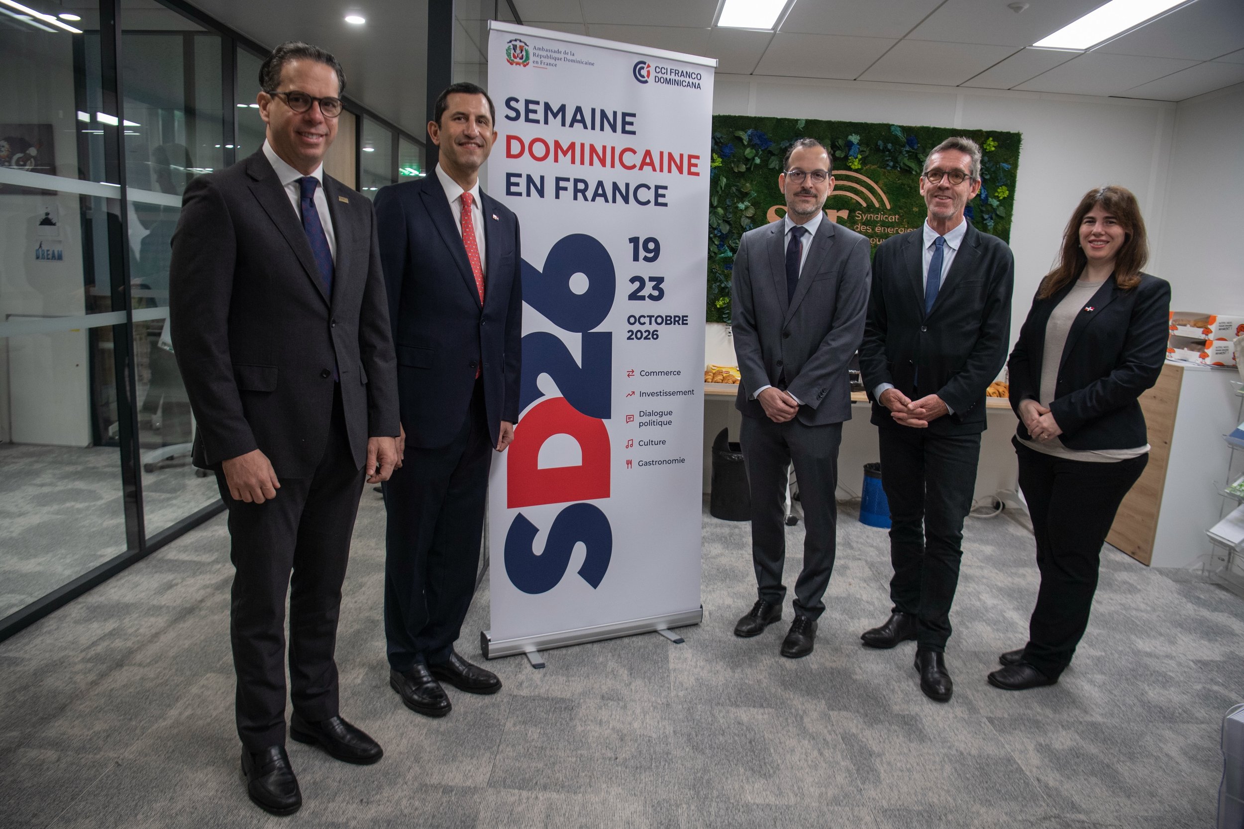 🇩🇴🇫🇷 SER | Nuevas oportunidades para la transici&oacute;n energ&eacute;tica

Revive los mejores momentos del encuentro en el Sindicato de Energ&iacute;as Renovables de Francia (SER), donde la Rep&uacute;blica Dominicana present&oacute; su potenci