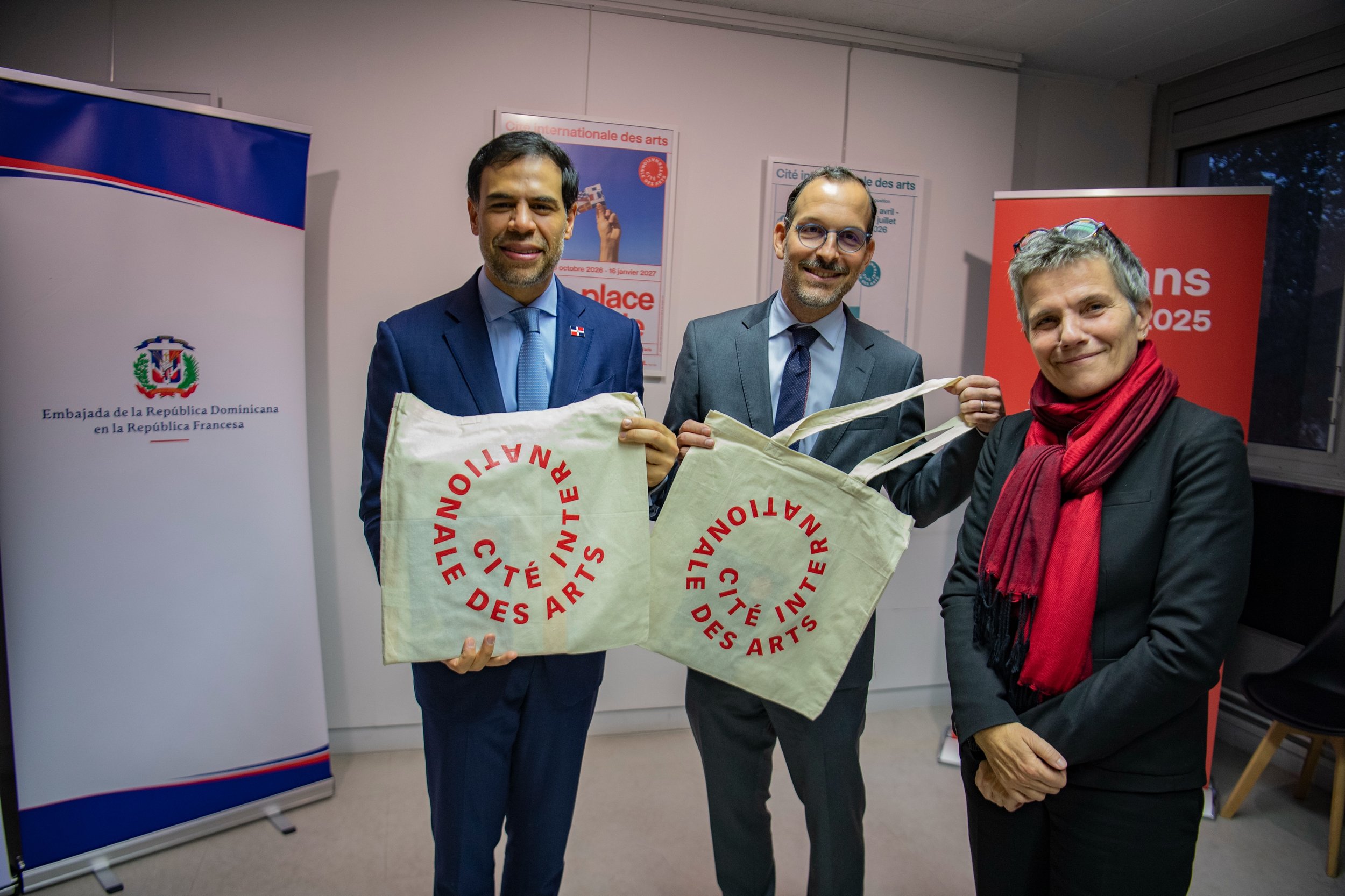 🇩🇴 CIT&Eacute; INTERNATIONALE DES ARTS | Nuevas oportunidades para el arte dominicano en Par&iacute;s

En el marco de la Semana Dominicana en Francia, se lanz&oacute; oficialmente el programa de residencias art&iacute;sticas &laquo;Rep&uacute;blica