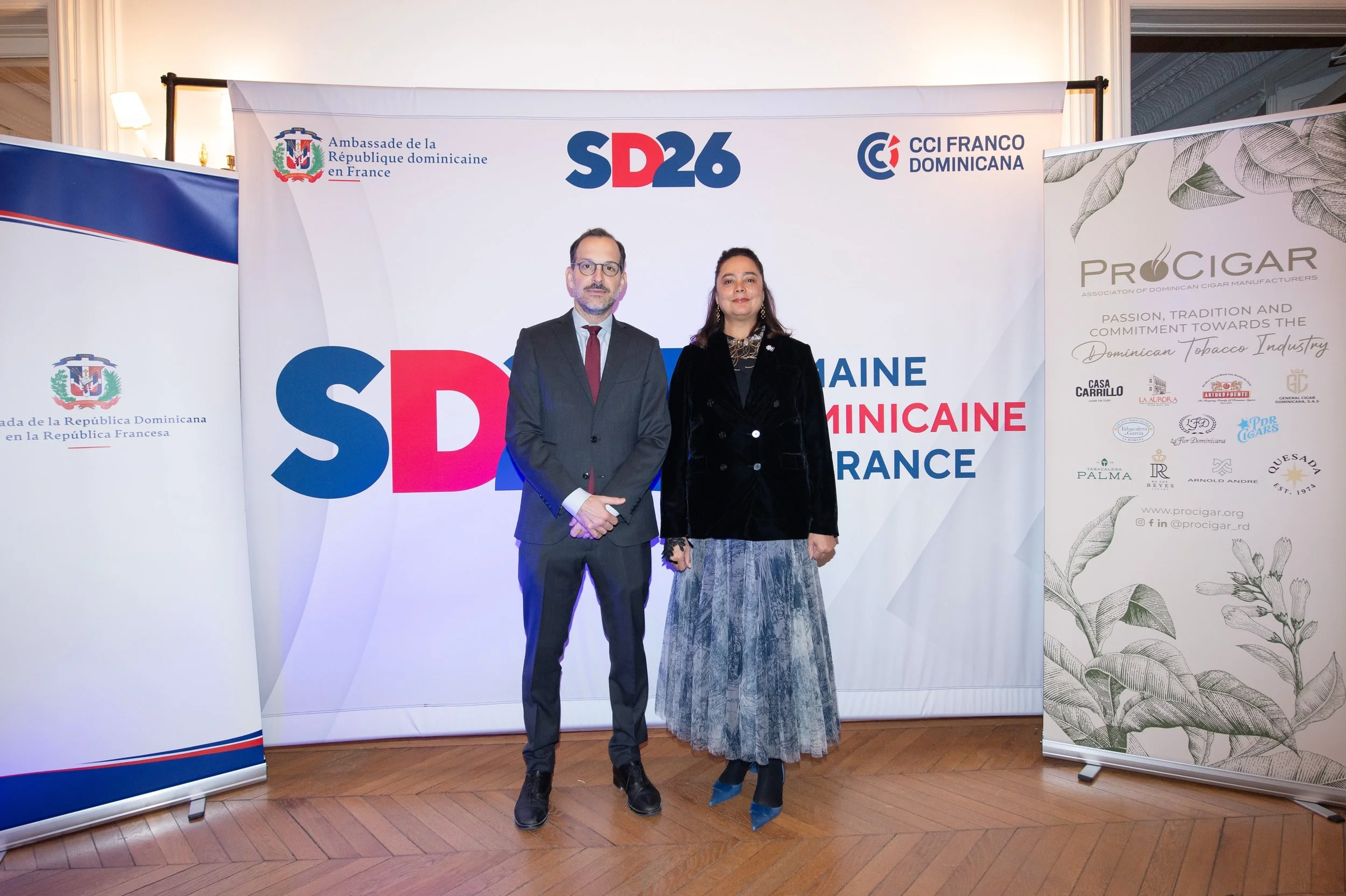 🇩🇴🇫🇷 CLAUSURA | Una noche de cigarro y ron para celebrar nuevos v&iacute;nculos

La primera Semana Dominicana en Francia culmin&oacute; en la Embajada dominicana con una velada dedicada al cigarro y al ron, dos productos emblem&aacute;ticos de nu
