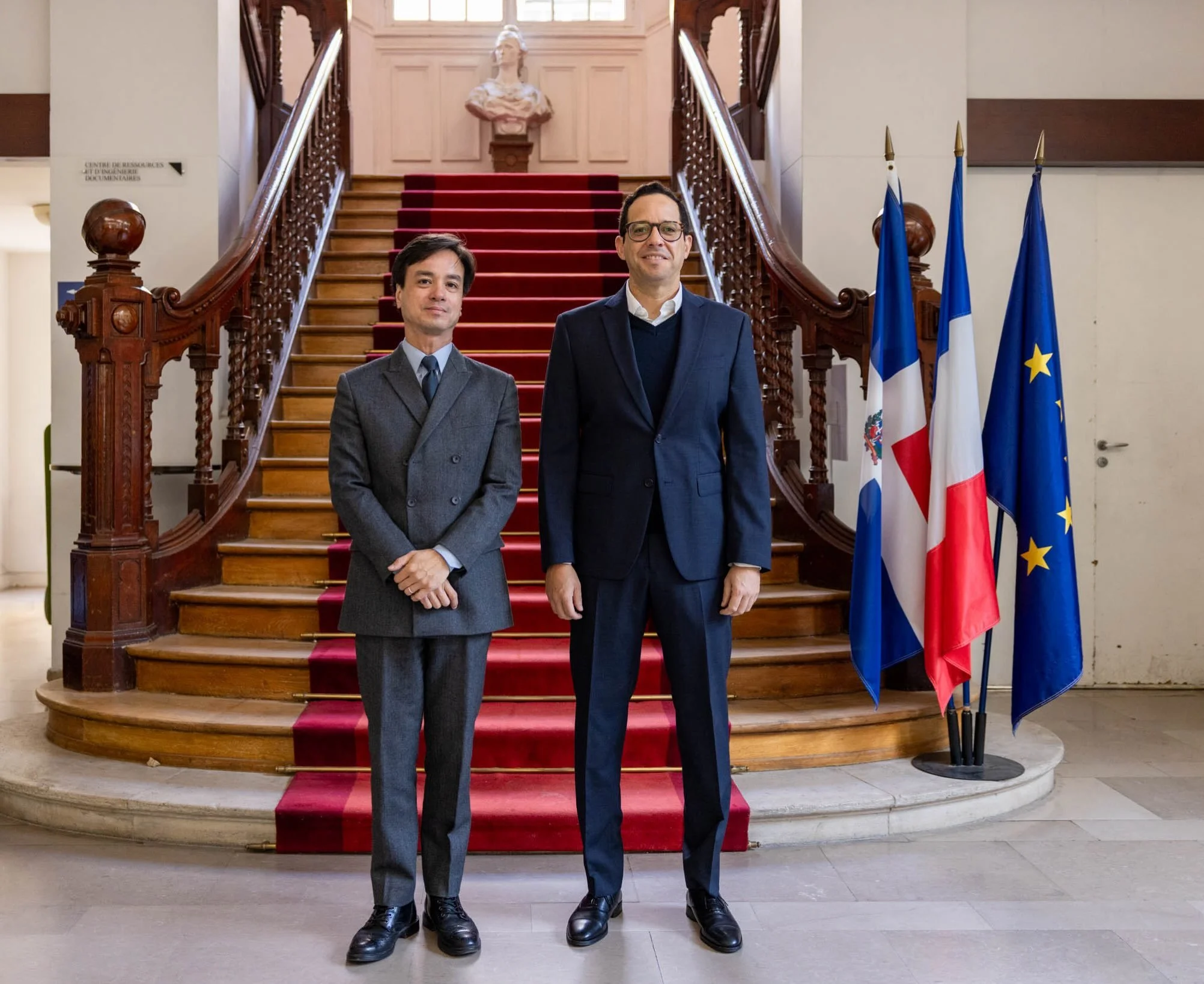A l&rsquo;occasion de sa visite de travail &agrave; Paris, le ministre Sigmund Freund s&rsquo;est entretenu avec Alexandre Tran-Chuong, directeur adjoint de la Direction Internationale de l&rsquo;Institut National du Service Public. Cette reunion a &