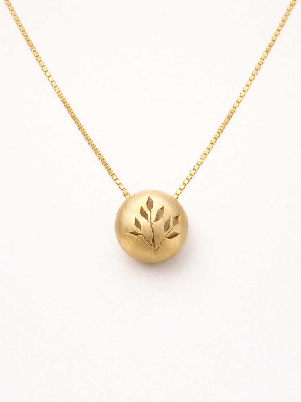 Flora_Ball_Pendant-Gold.png