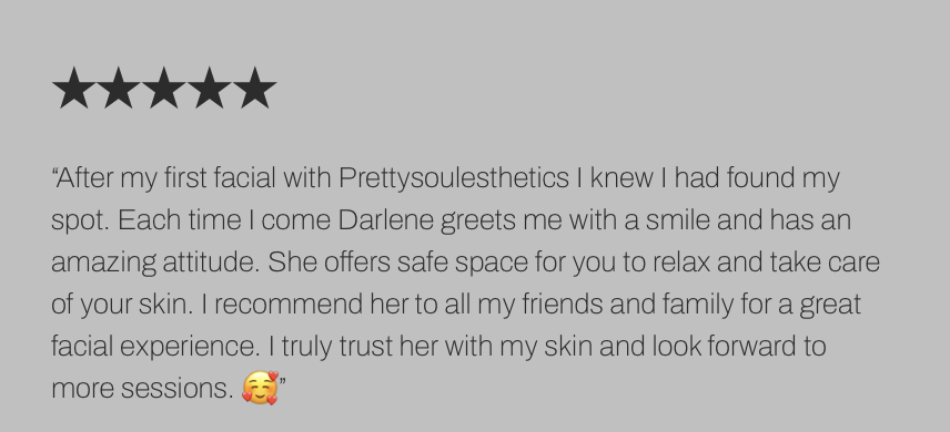 A five-star review with a smiling face emoji in the text