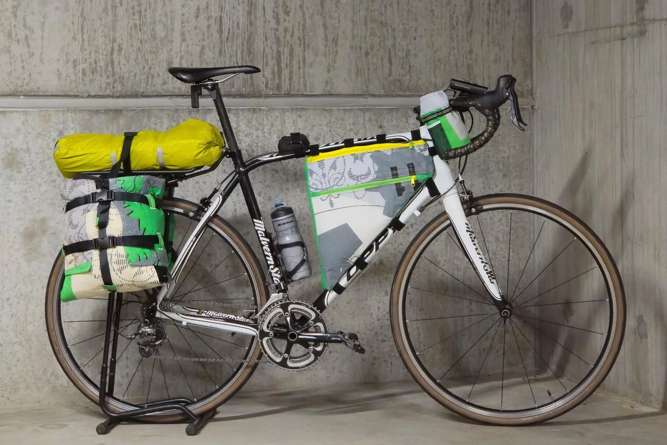 SAMade bicycle gear, upcycled kitesurfing kite: frame bag, feed bags, panniers.