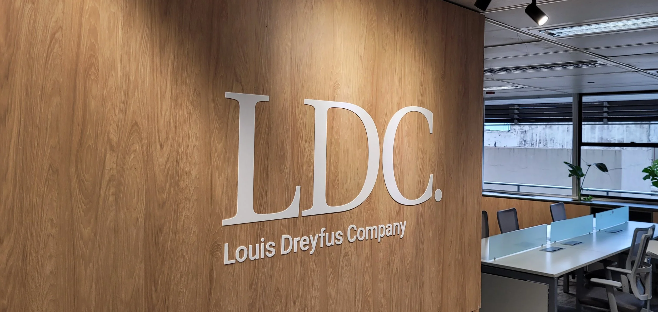 Acrilico pleno. Louis Dreyfus Company Rosario.