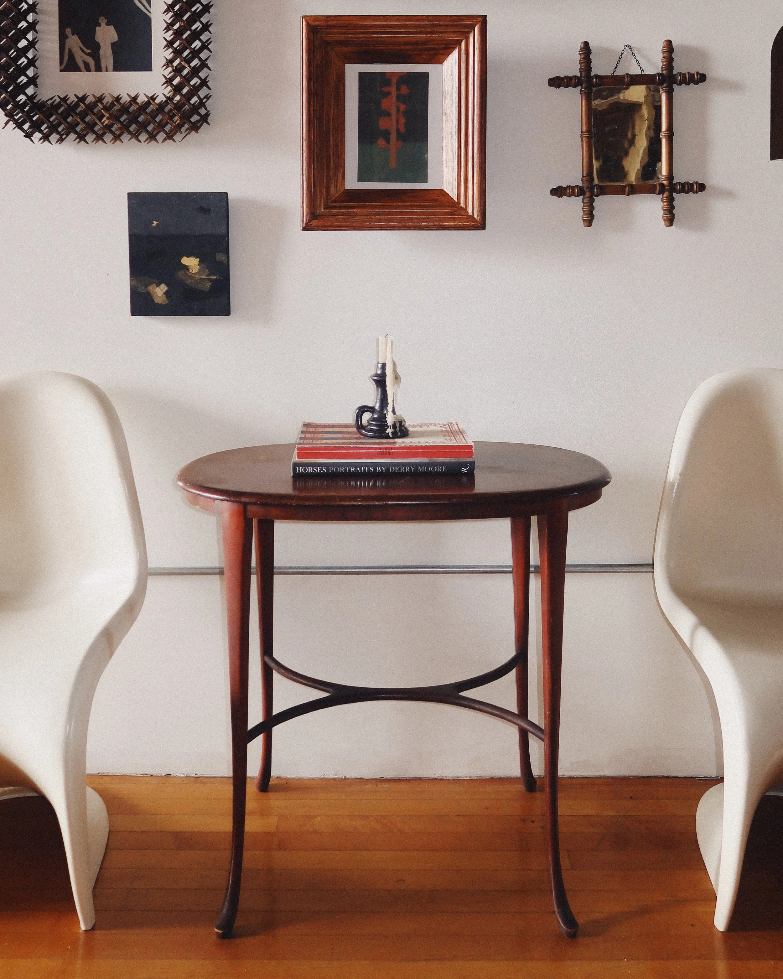 1930s Queen Anne-style oval mahogany side table with cabriole legs and X-stretcher base.