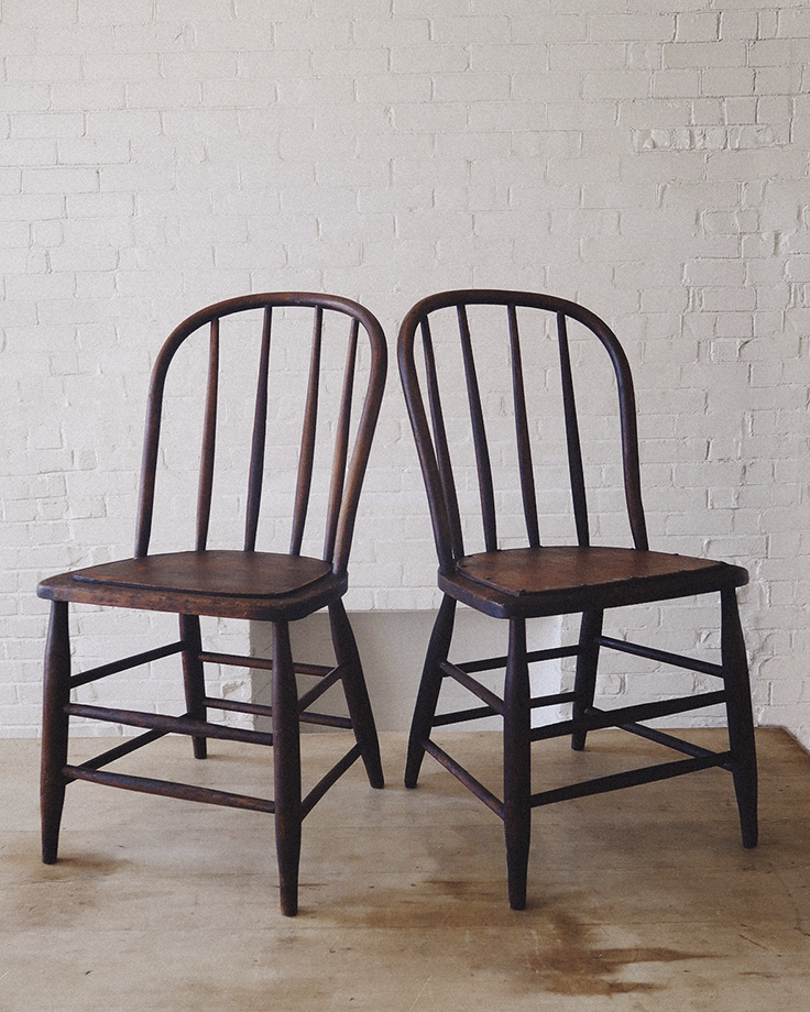 thegarage_vintage_windsor_farmhouse_chair_frontpair 2.png