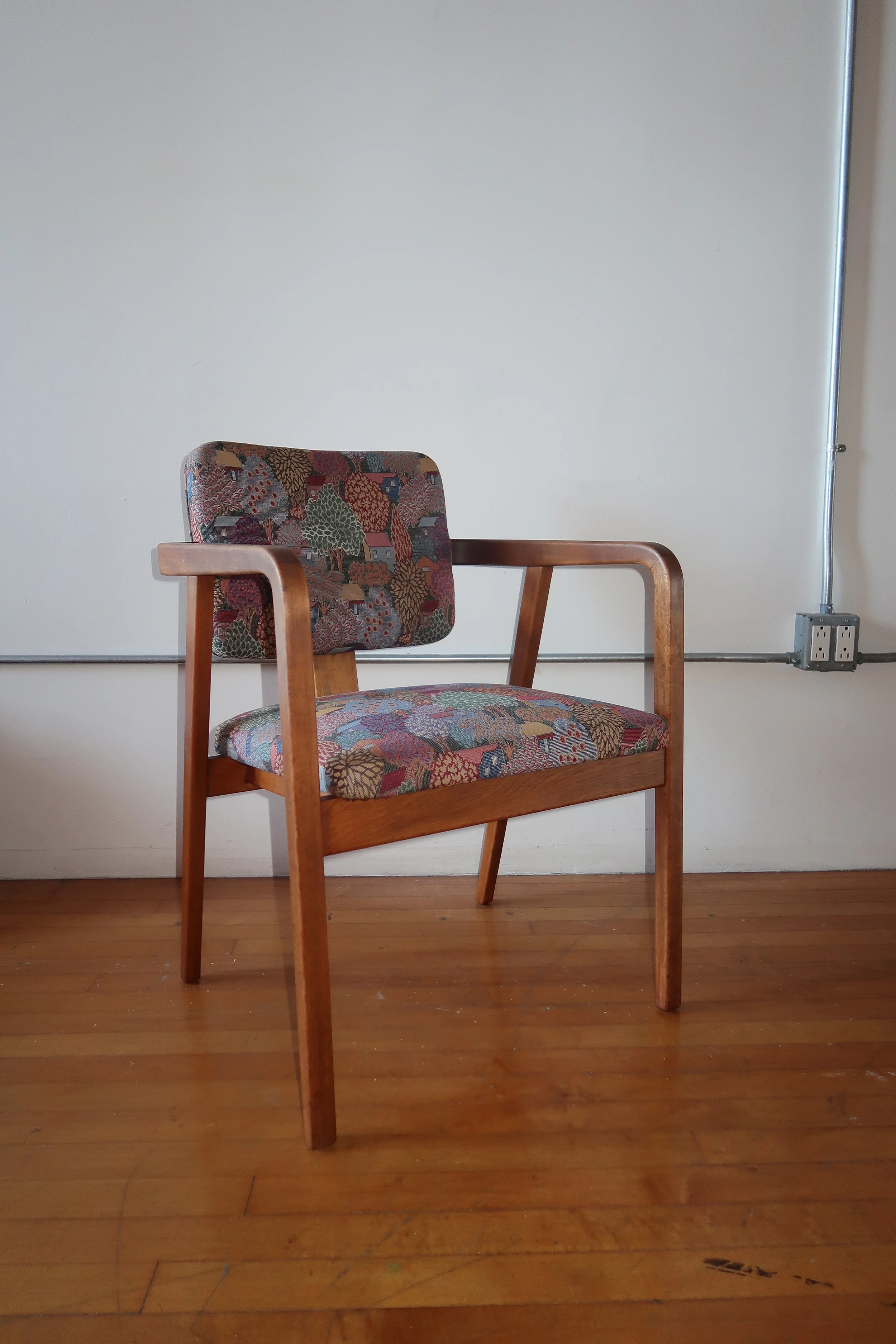 George Nelson Herman Miller Model 4663 chairs three quarter.webp