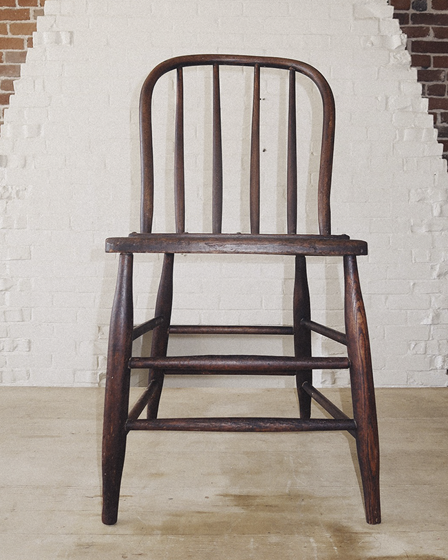 thegarage_vintage_windsor_farmhouse_chair_frontsingle.png