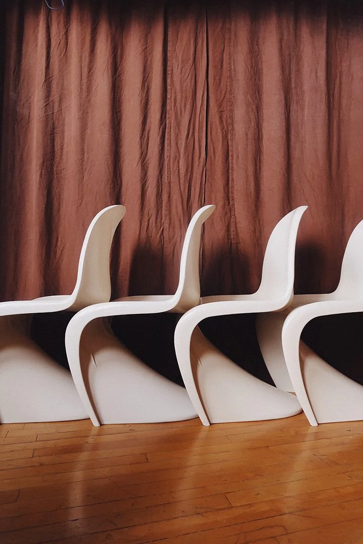 thegarage_panton_style_molded_plastic_chair_white_1.jpg