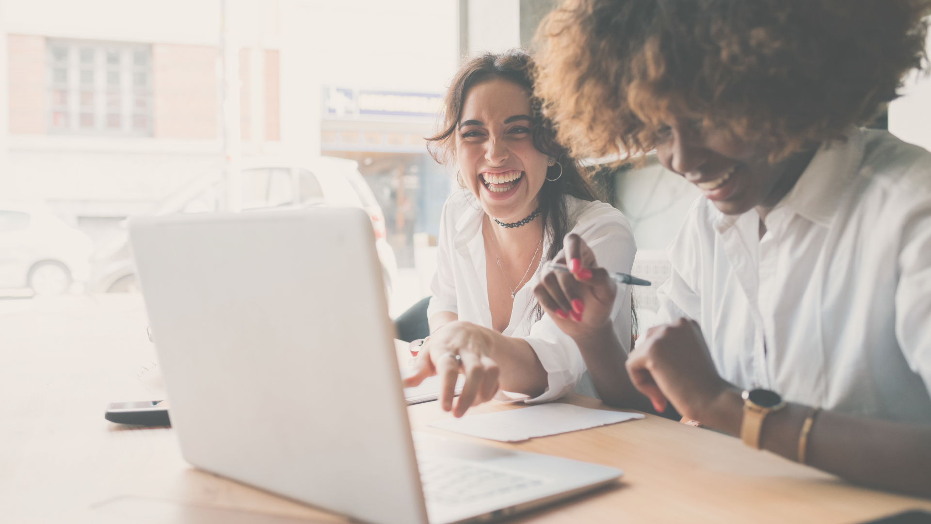 Bright and cozy coworking lounge at Carmela’s Collective in Brick, NJ, designed for moms, creatives, and entrepreneurs