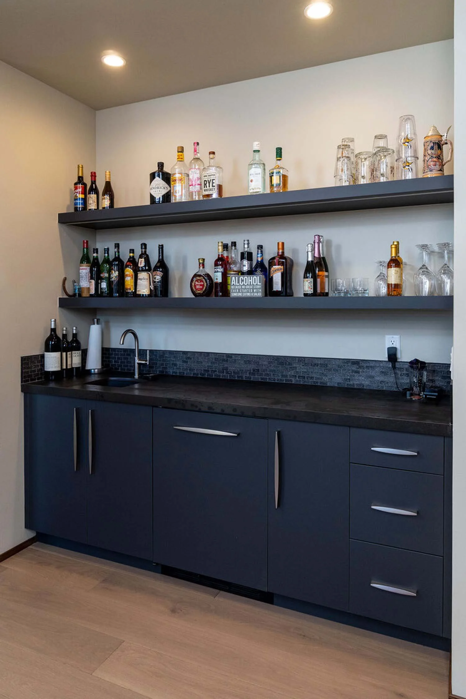 A sophisticated custom home bar, an example of a Pacwest Builders' high-end residential project, provides a beautiful and functional space for entertaining in Central Oregon. As a trusted home builder and contractor in Bend, Oregon, our design/build