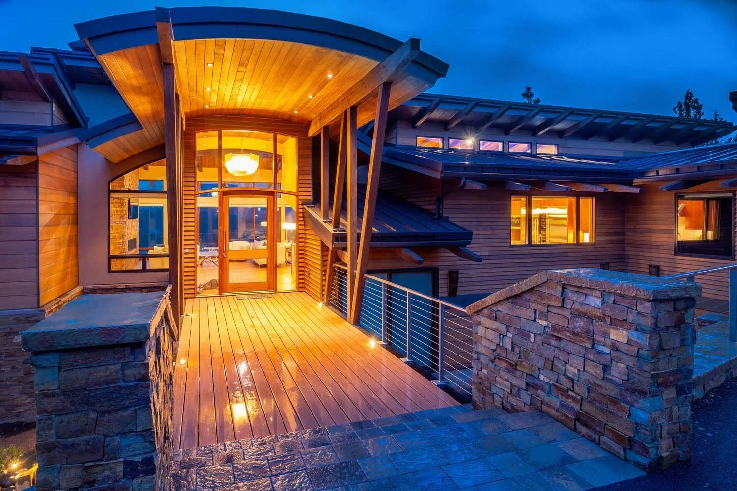As experienced builders of luxury custom homes in Central Oregon, Pacwest Builders crafted this unique residence in North Rim - Wild Rye with a focus on dramatic views and sunlight. The home's dramatic entrance is a testament to this design, featurin
