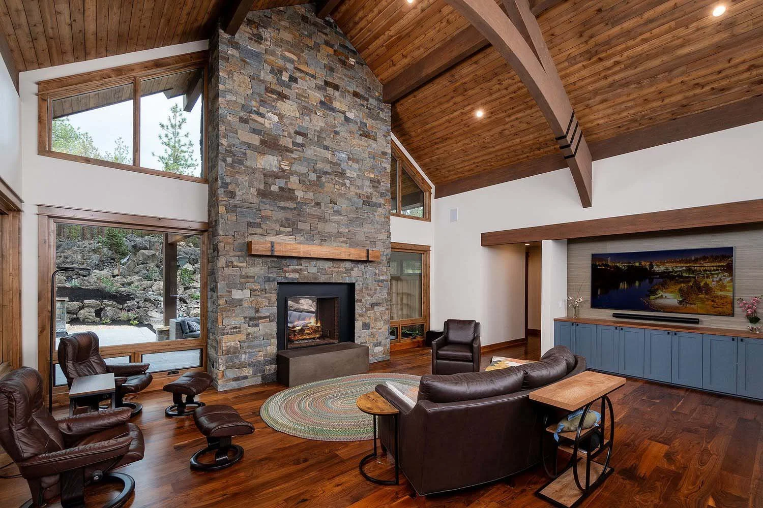 As experienced builders of luxury custom homes in Central Oregon, Pacwest Builders masterfully designed this unique living space at Skyline Ranch - Imbler. The home, designed by Spencer Williams, features a beautiful stone fireplace, a striking high
