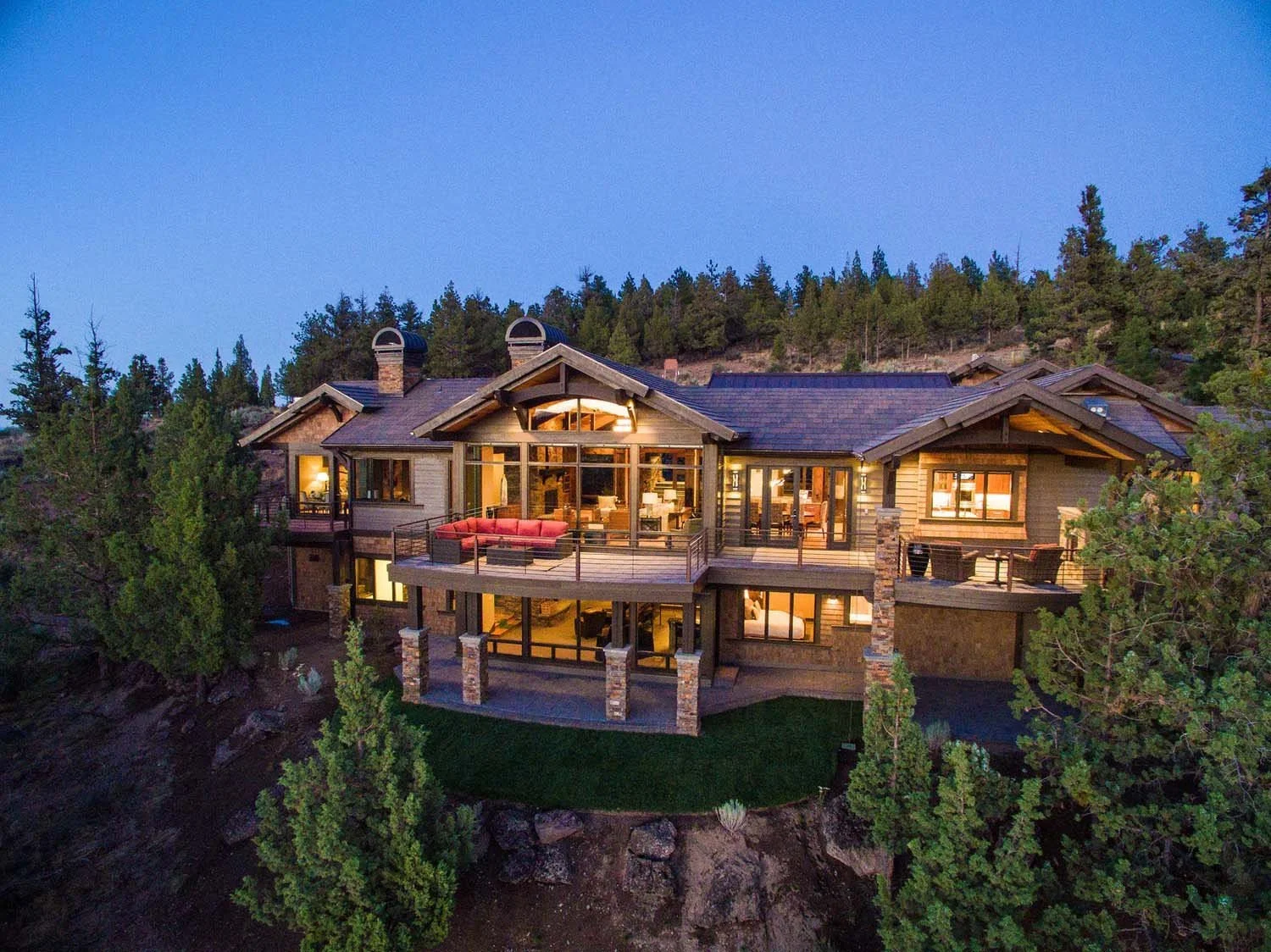 This stunning luxury custom home in North Rim by Pacwest Builders is a testament to award-winning design. Designed by Steve Van Sant, the home is artfully perched on the mountainside to capture amazing Cascade scenic views, a key feature that helped