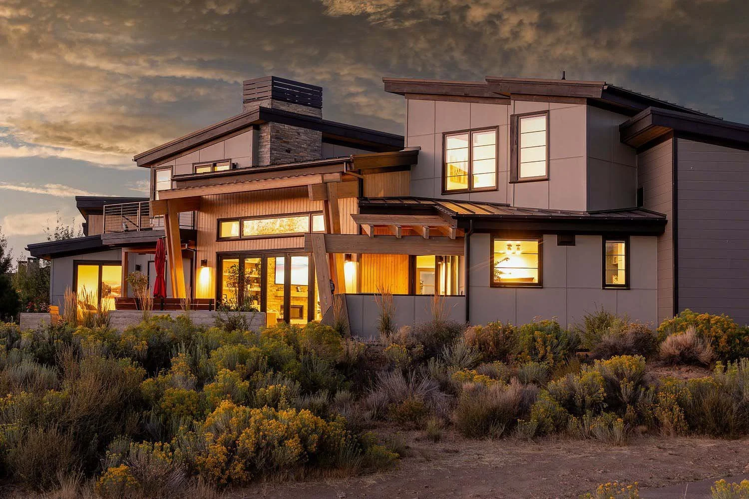 As experienced builders of luxury custom homes in Central Oregon, Pacwest Builders masterfully designed this unique residence at Tetherow - Hardin Martin Court. The home, designed by Blair Davis, highlights its striking modern architecture, including