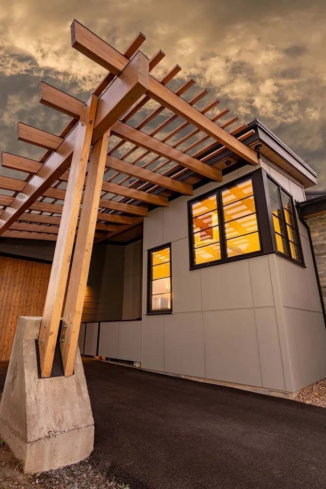 As experienced builders of luxury custom homes in Central Oregon, Pacwest Builders masterfully designed this unique residence at Tetherow - Hardin Martin Court. The home, designed by Blair Davis, highlights a striking architecture, including a custom