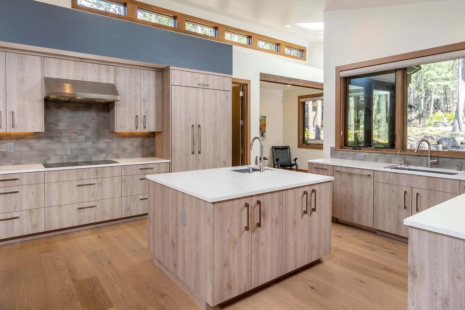 As experienced builders of luxury custom homes in Central Oregon, Pacwest Builders crafted this award-winning kitchen at Tetherow - Meeks Trail. This home, a "Best Kitchen" winner in the 2017 COBA Tour of Homes, designed by Spencer Williams, highligh