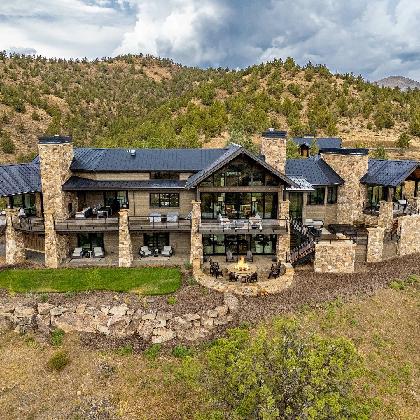 Over the years, Pacwest has designed and built many luxury custom homes on beautiful sites, but none quite like this one. This ranch home sits atop a rock knob, overlooking pastures and livestock in the foreground with layers of rolling hills surroun