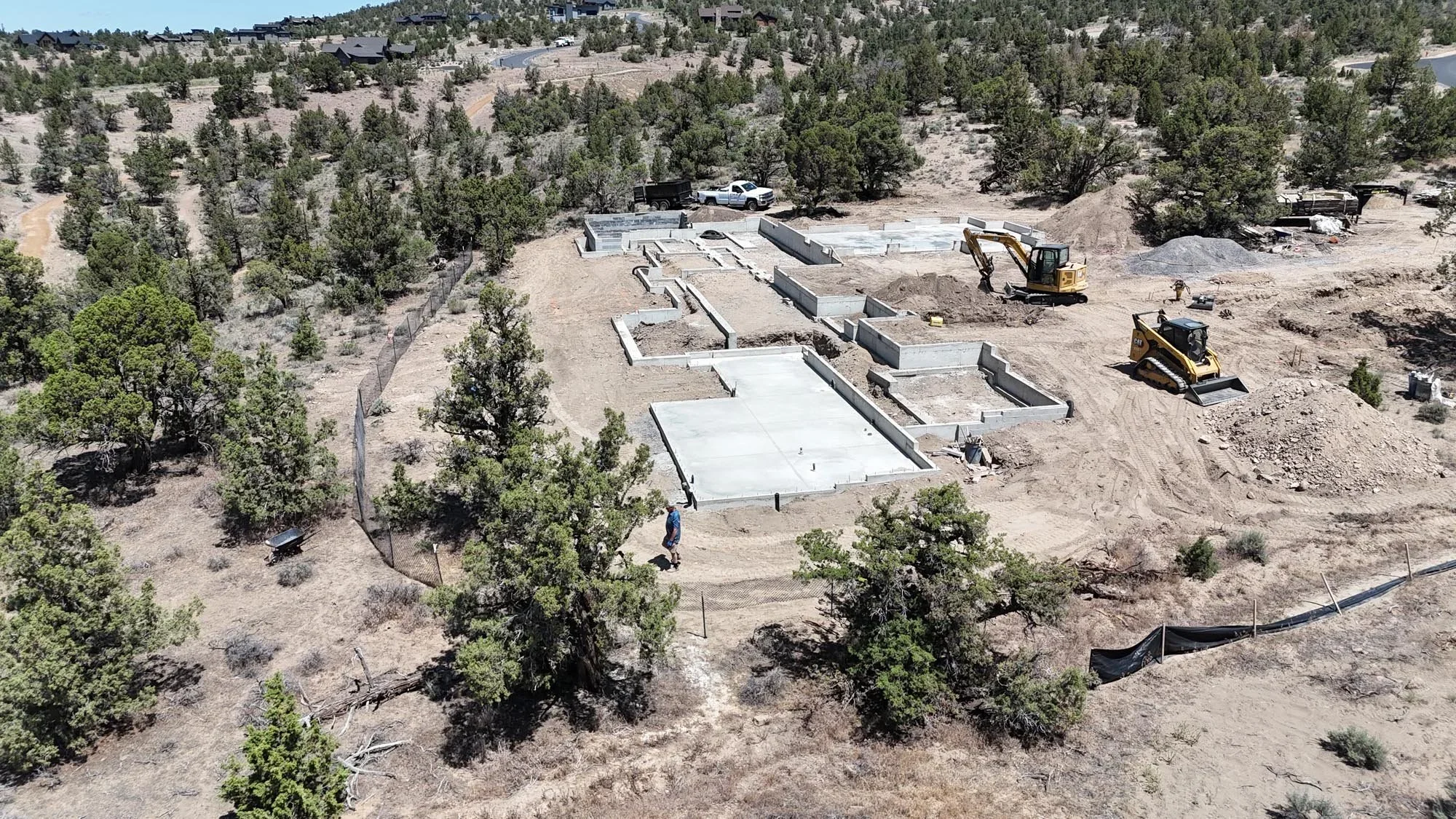As mountain modern designs gain popularity in Central Oregon, many established communities that previously prohibited these designs are evolving. Brasada Ranch is one such community, and with the development of Eastside Highlands, now allows mountain