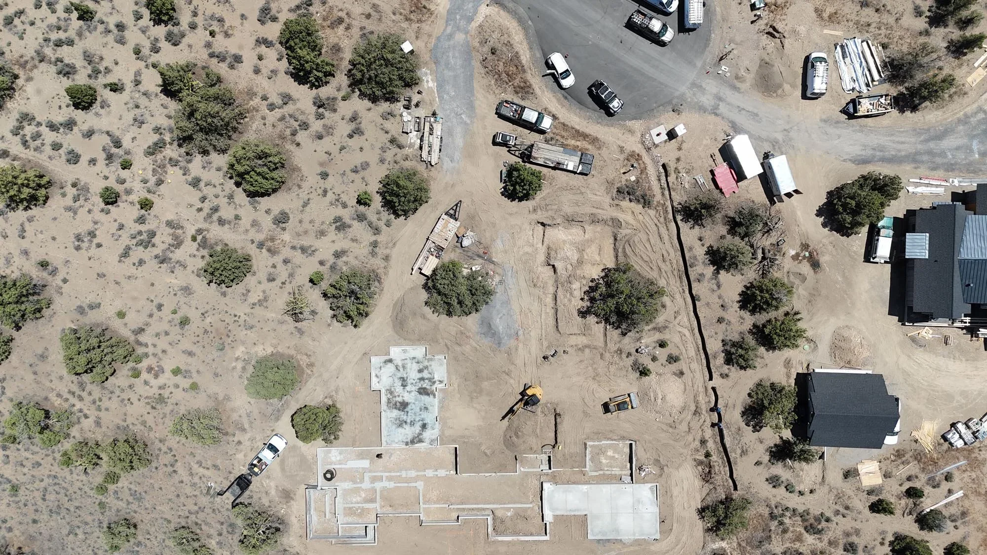 As mountain modern designs gain popularity in Central Oregon, many established communities that previously prohibited these designs are evolving. Brasada Ranch is one such community, and with the development of Eastside Highlands, now allows mountain