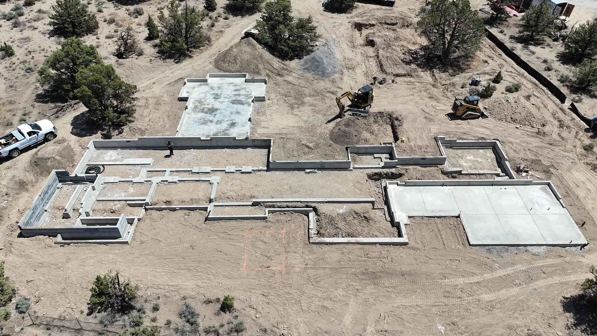As mountain modern designs gain popularity in Central Oregon, many established communities that previously prohibited these designs are evolving. Brasada Ranch is one such community, and with the development of Eastside Highlands, now allows mountain