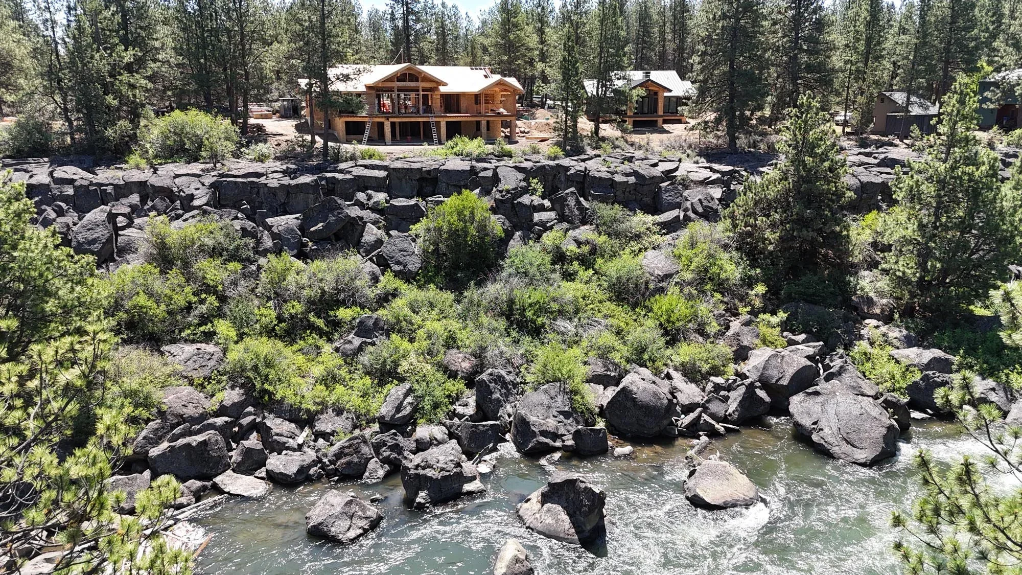 I never would have guessed that one could still find acreage right on the Deschutes River within the Bend city limits, but out client managed to do just that. The site sits above a massive basalt field separating the build site from a particularly pi