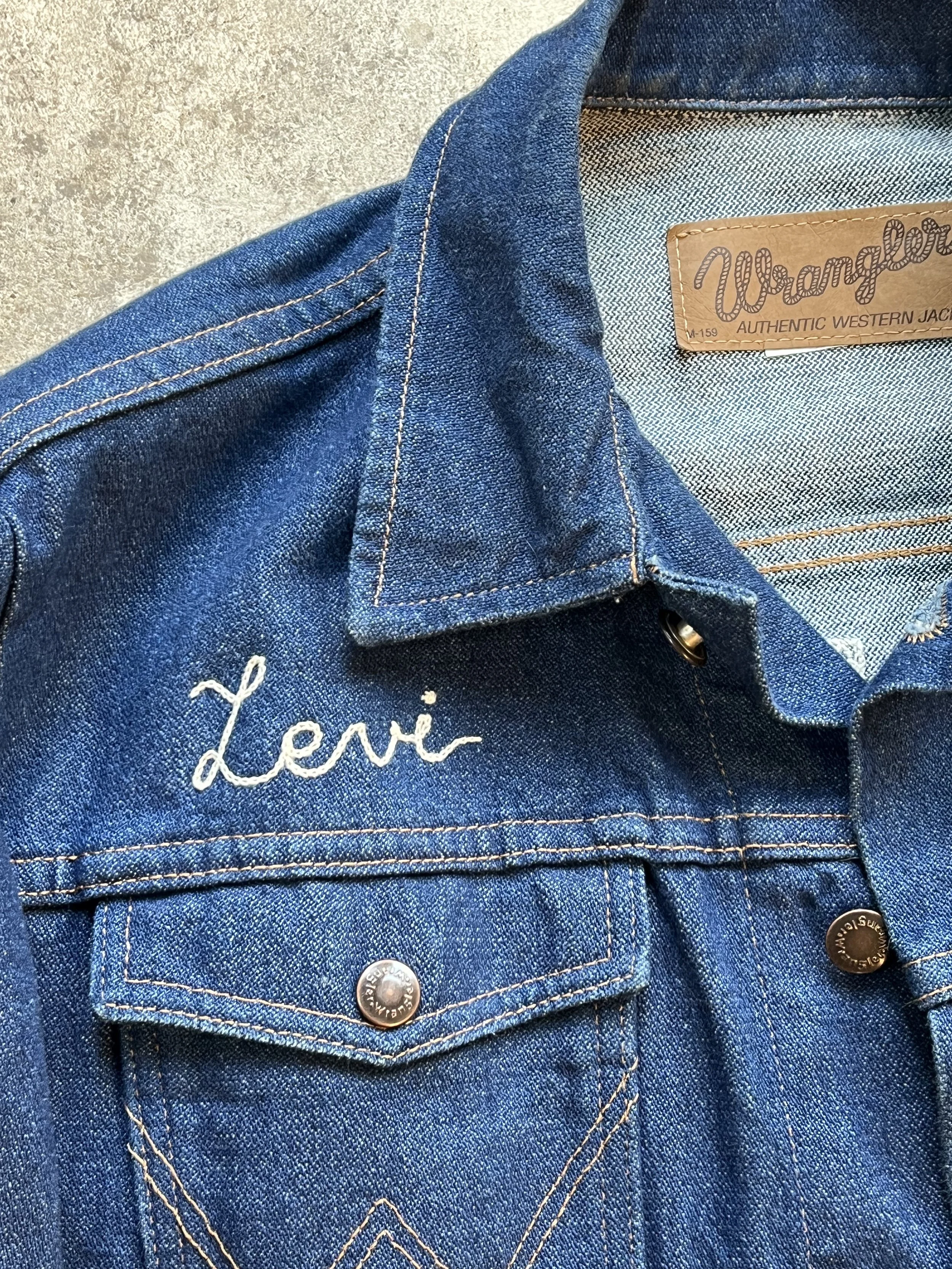 Custom chainstitch embroidery monogram script using a vintage hand cranked Cornely machine in Dallas, Texas. Great unique and special party favors for weddings, parties, babyshowers, birthdays, brand activations and live events.