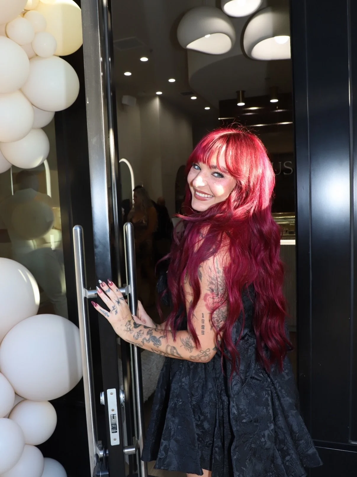 ✨Vibes were immaculate this weekend✨ So unbelievably grateful for my salon fam & all of the amazing people that showed up to support us. Let’s run it back?
•
•
#bayareahairstylist #walnutcreekhairstylist #musesalonwc #vividcolorsp