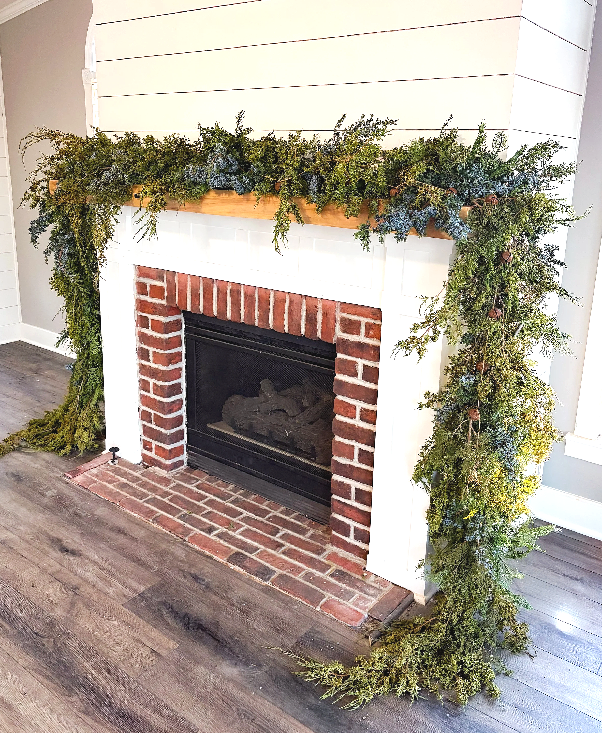 Full Length Mantle Garland- Cedar