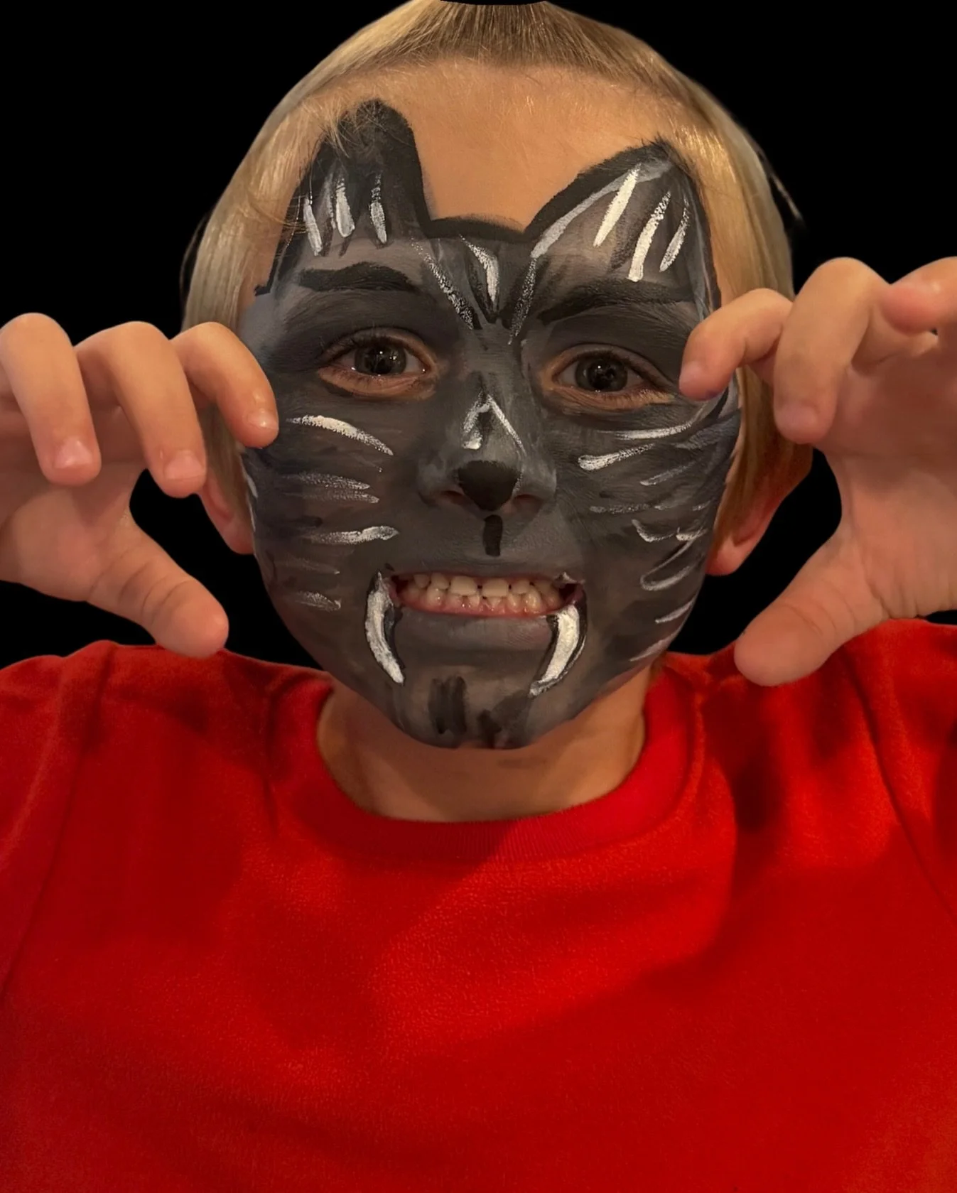 It&rsquo;s not everyday a little boy asks for a Wolf 🐺 

All I can think about is game of thrones, beauty and the beast!! 

#disney #wolves #facepainting #baltimore