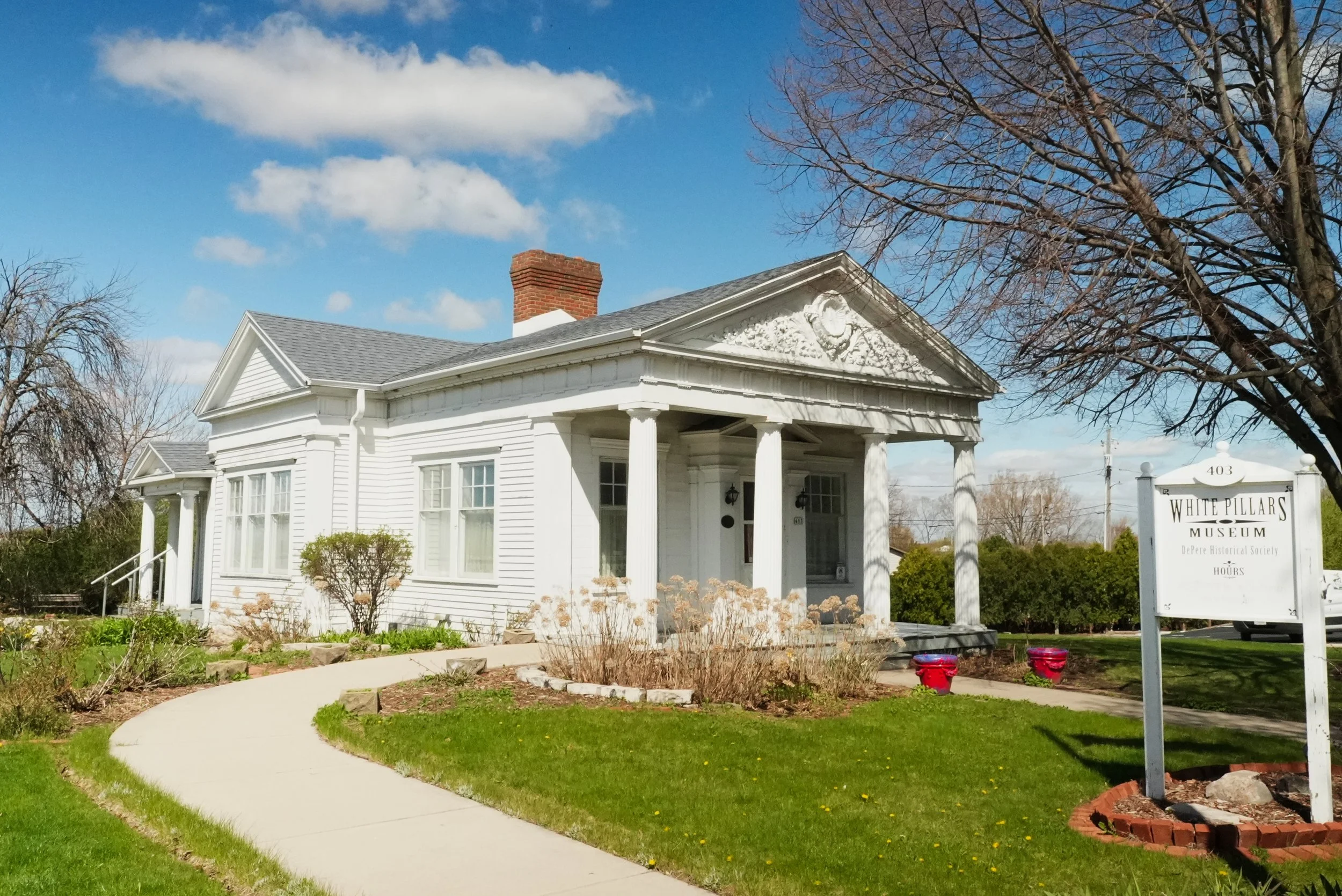 521 White Pillars Museum and Marker #2.jpg