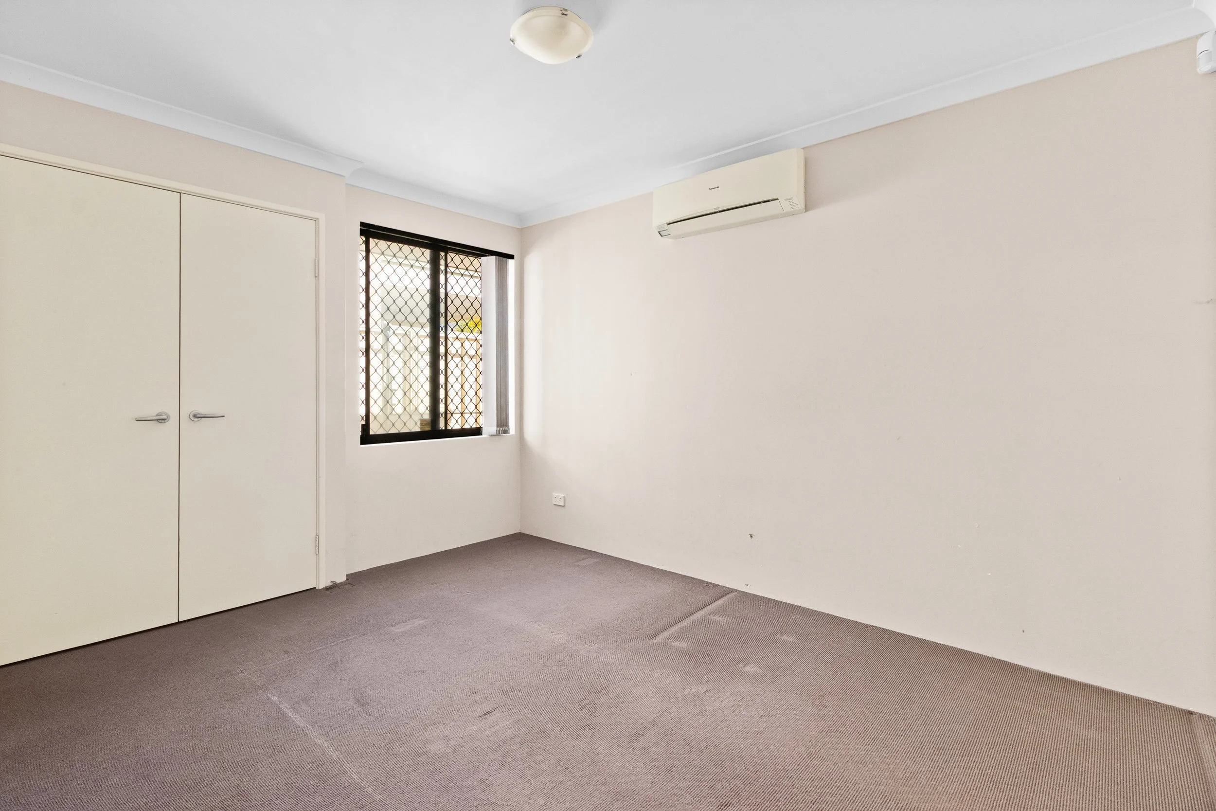 16- 19_26 Churchill HiR.jpg