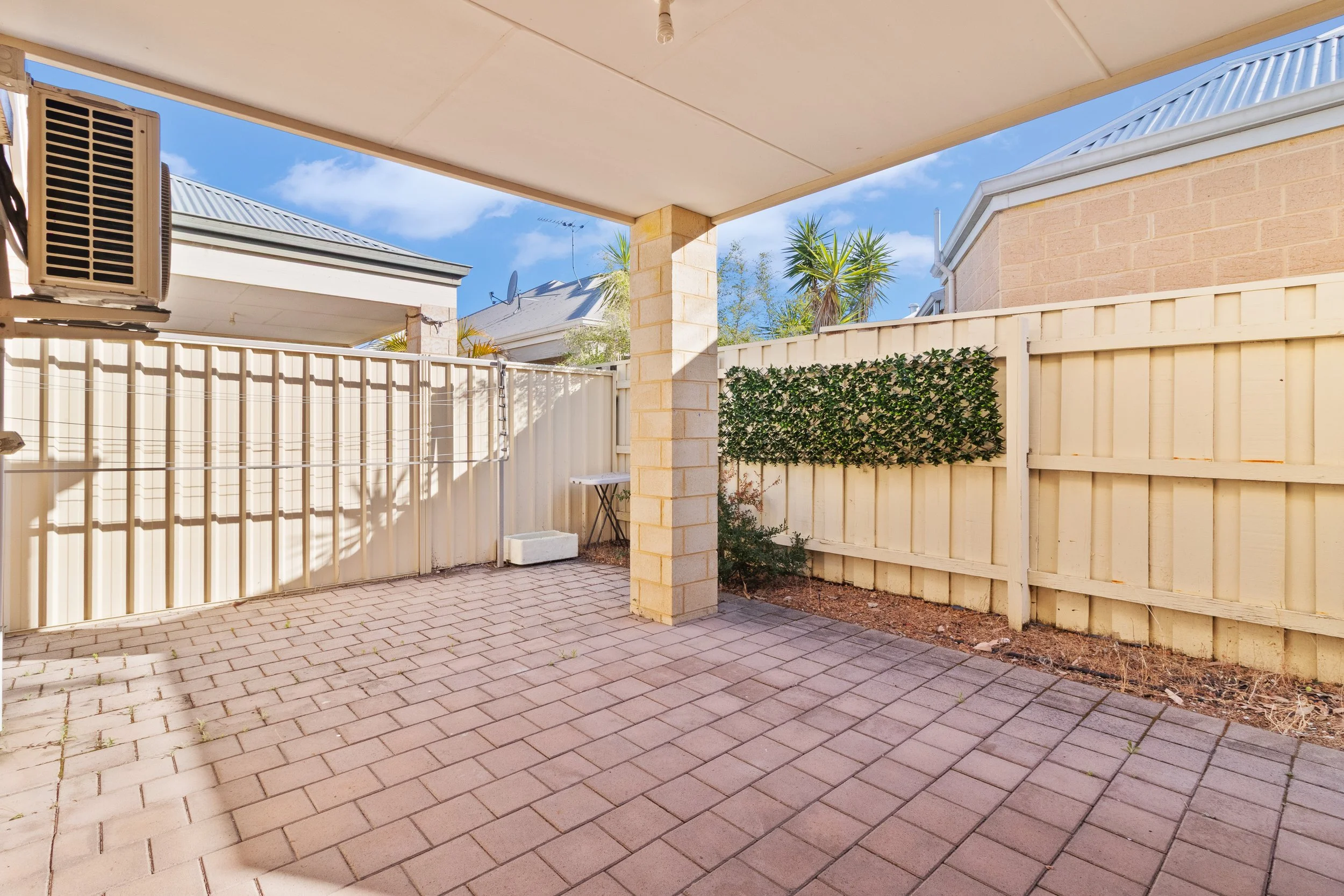 22- 19_26 Churchill HiR.jpg