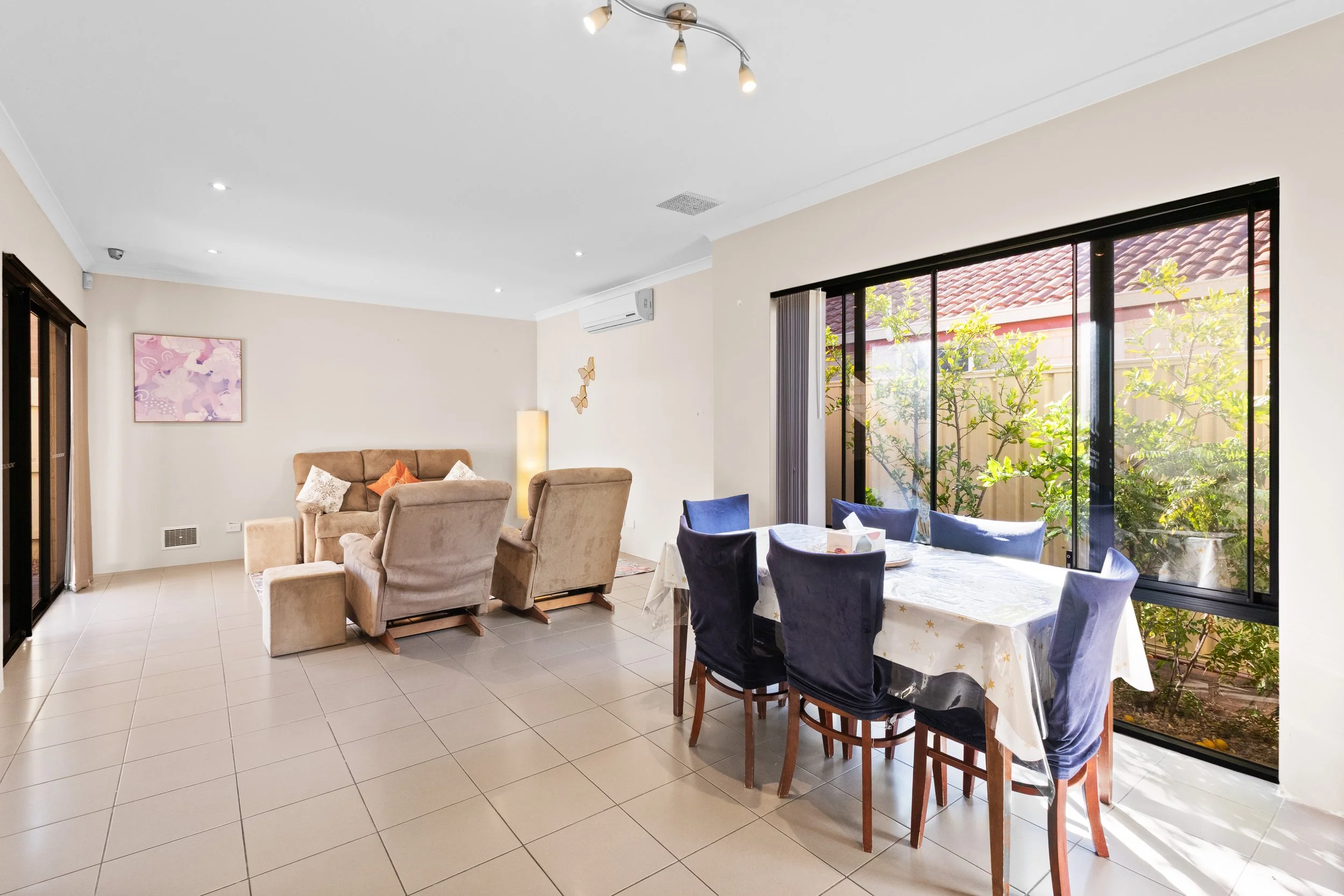 09- 19_26 Churchill HiR.jpg