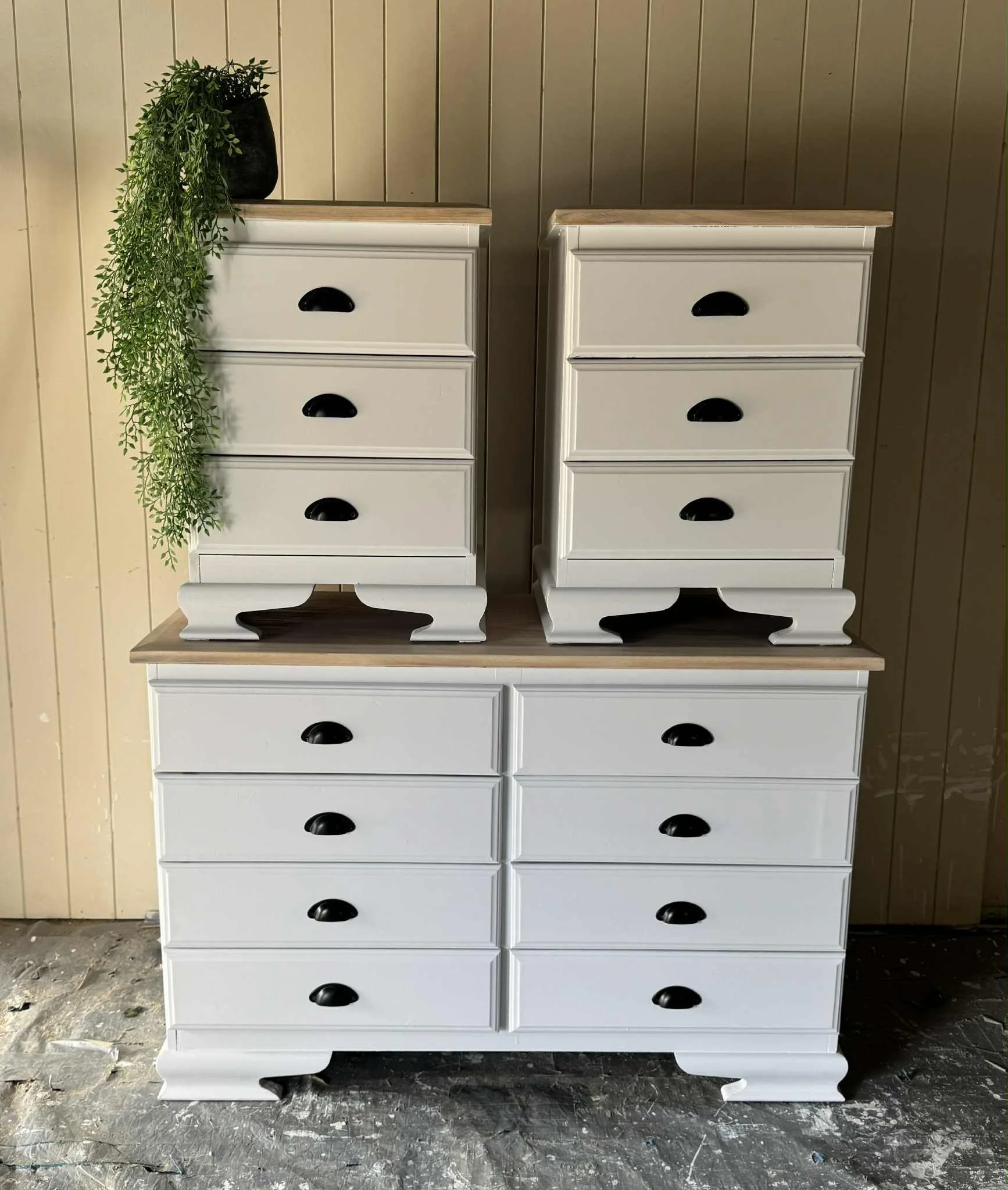 Solid wood bedroom set - Lowboy and bedside tables