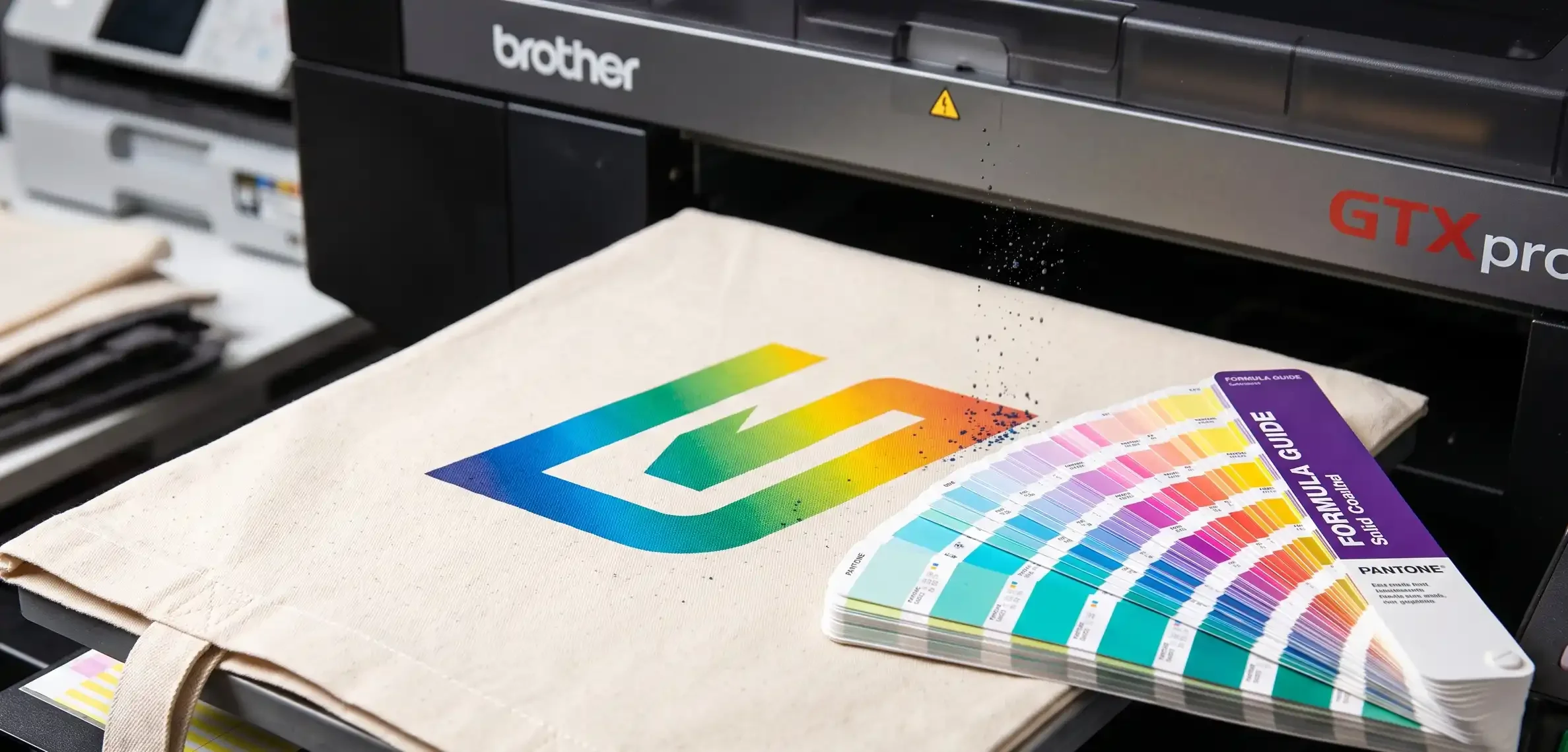 In Logo Lên Túi Canvas Sự Kiện Chuẩn Màu Pantone: Giải Pháp Bảo Vệ Brand Identity Bằng Máy DTG