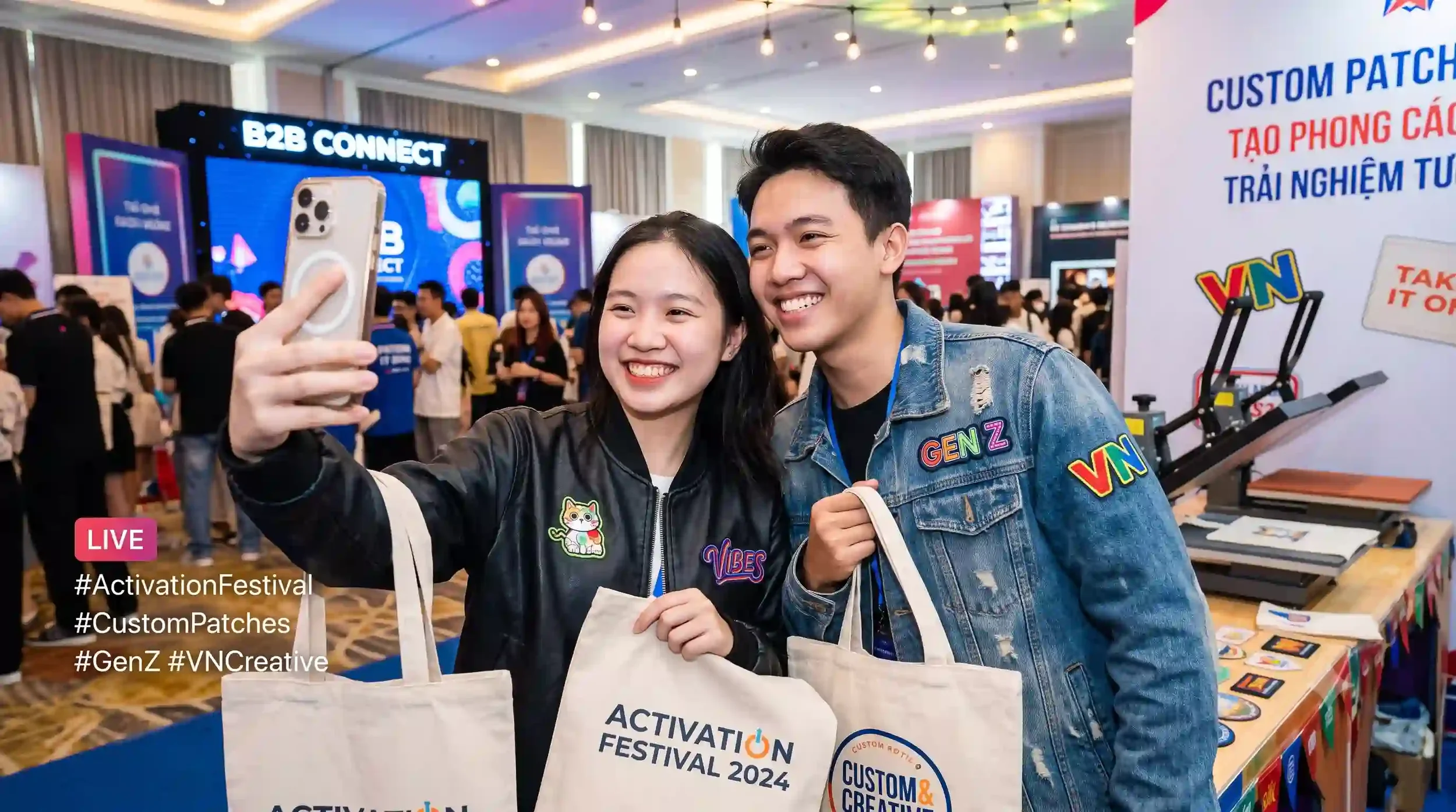 khách hàng check in booth patch custom sự kiện activation