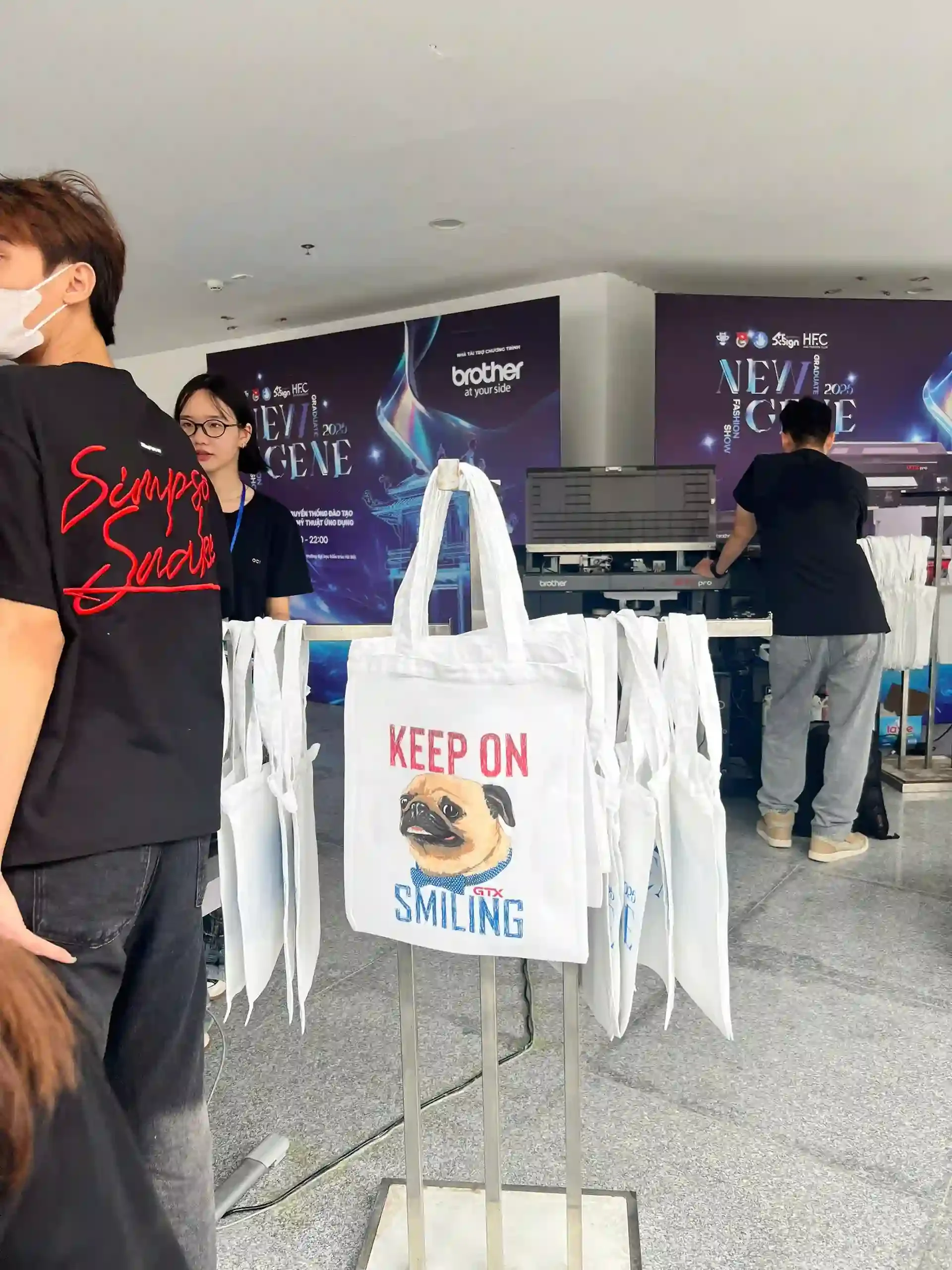 Trạm in túi tote canvas tại sự kiện HAU Fashion ĐH KIến Trúc Hà Nôi | Bros United