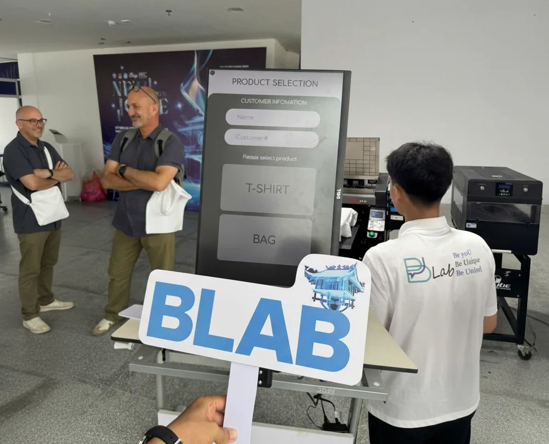 Giải pháp phần mềm BLab in áo thun và túi canvas trực tiếp tại sự kiện