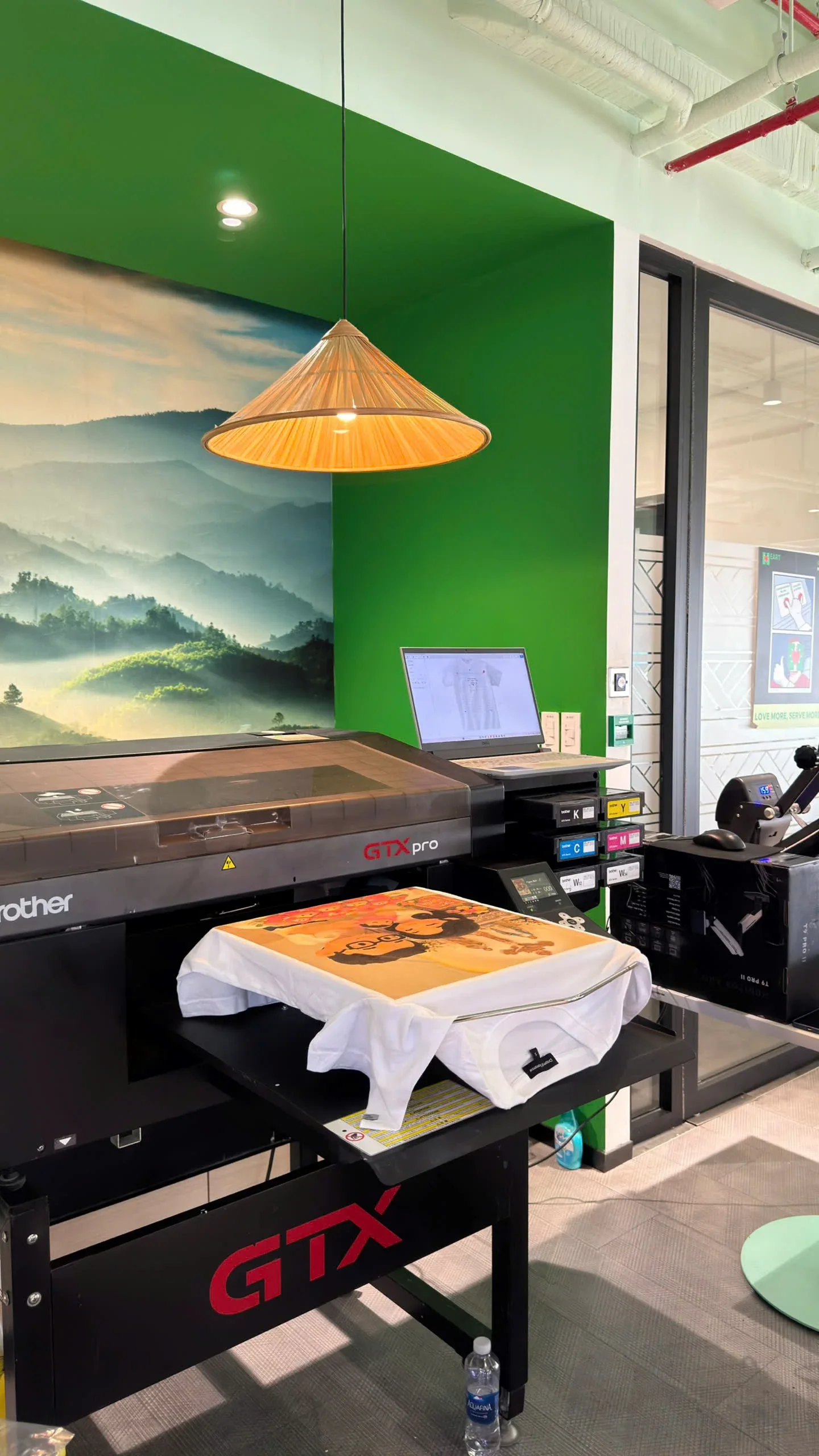 In áo trực tiếp tại sự kiện chỉ mất 3 phút