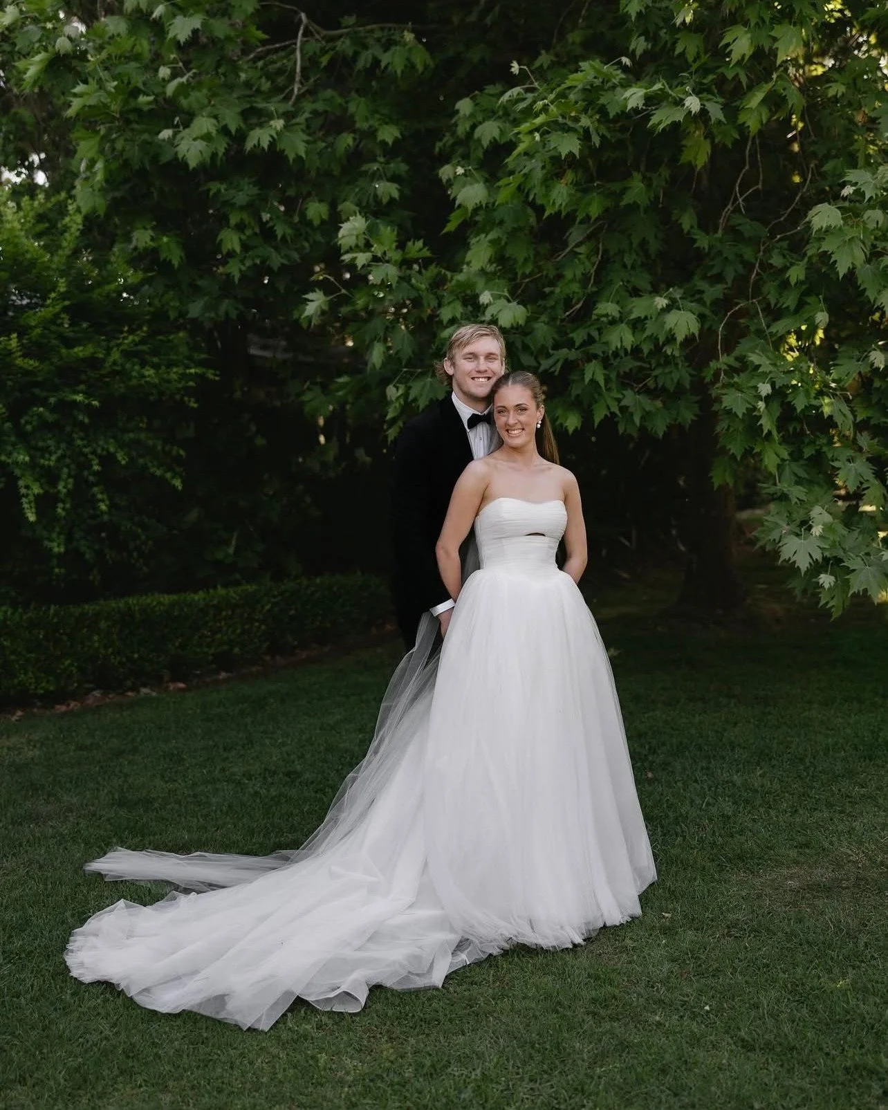 Alex & Lindsay - married in the homestead gardens π₯
#wedding #bride #love #weddingphotography #weddingday #weddingdress #weddinginspiration #photography #weddingplanner #makeup #fashion #bridal #prewedding #bridetobe #weddingphotographer #groom