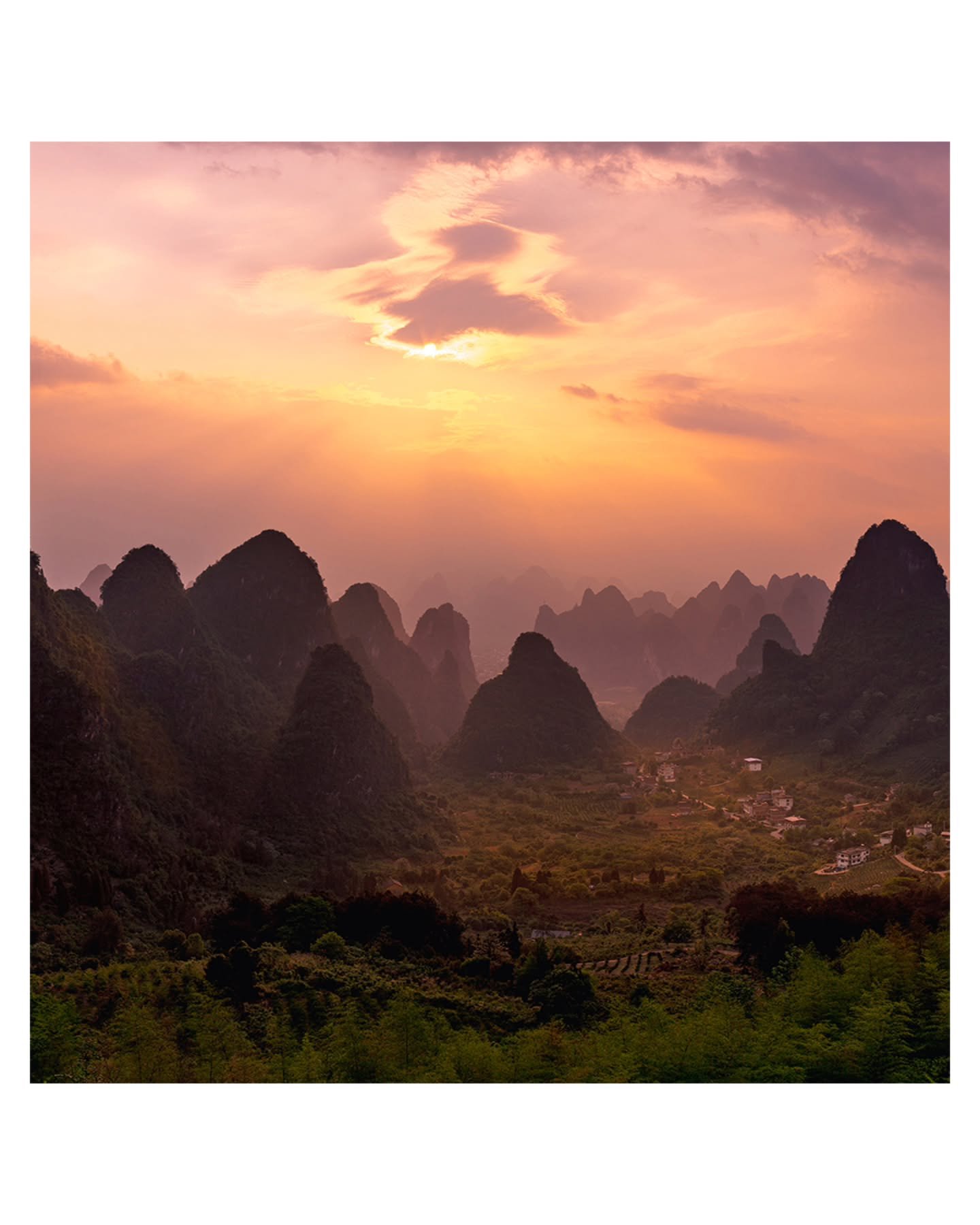 Part 2 of 3 &ndash; Icon: The Village, Guilin

Winner of the 2025 Landscape Theme at Grid Photo Gallery

Discover more from the Icon series at frankchan.gallery

#FineArtPhotography #PanoramicPhotography #LandscapePhotography #LongExposurePhotography