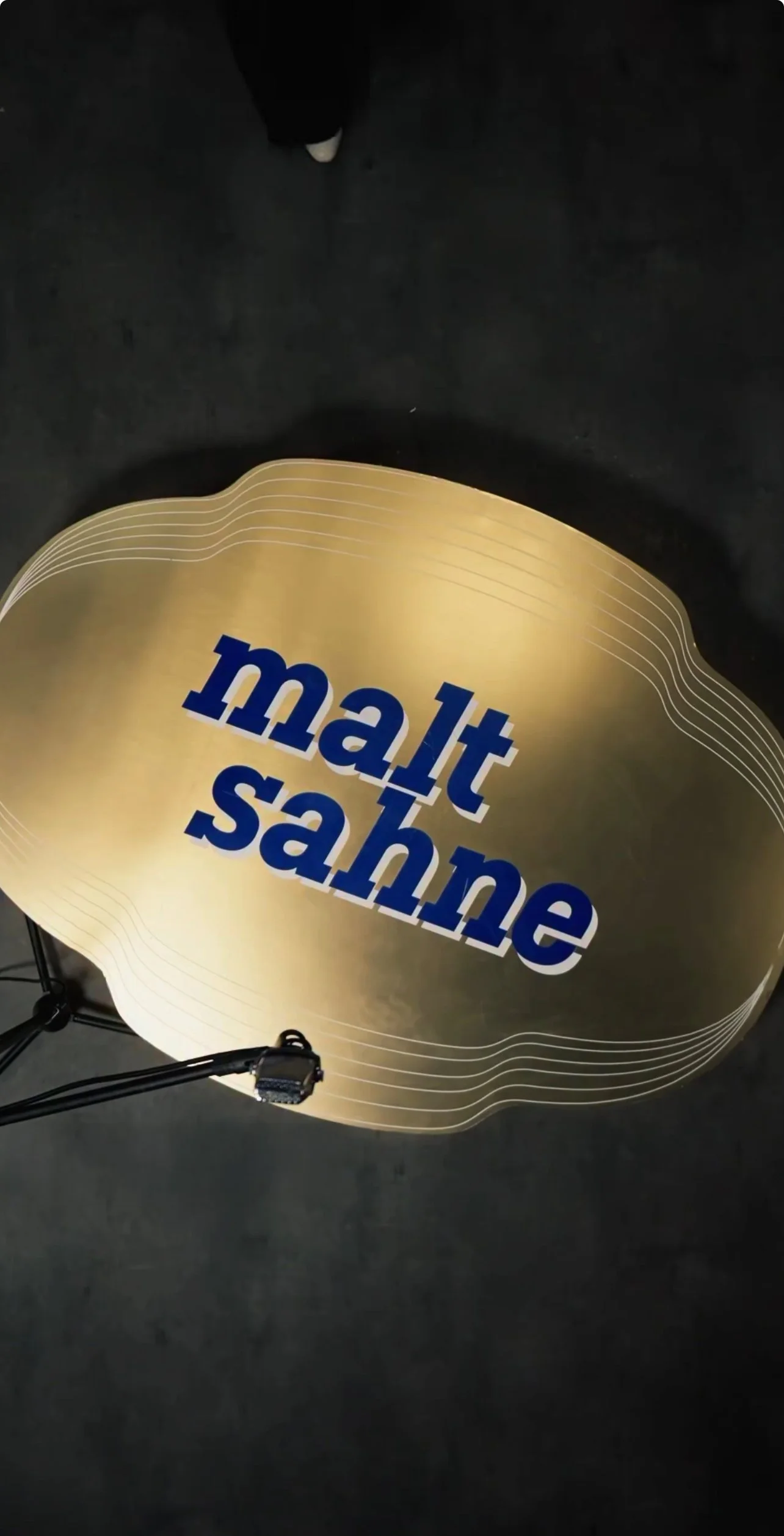 Malt Sahne — set içi marka detayı