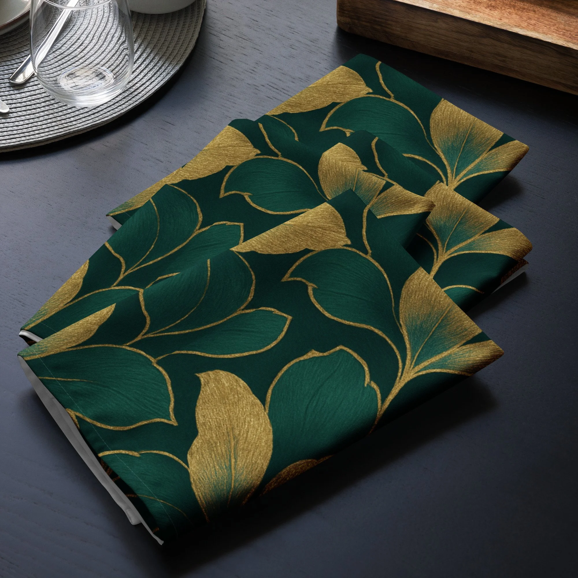 Green leaves with Golden Outline Cloth Table Napkin Set (4)