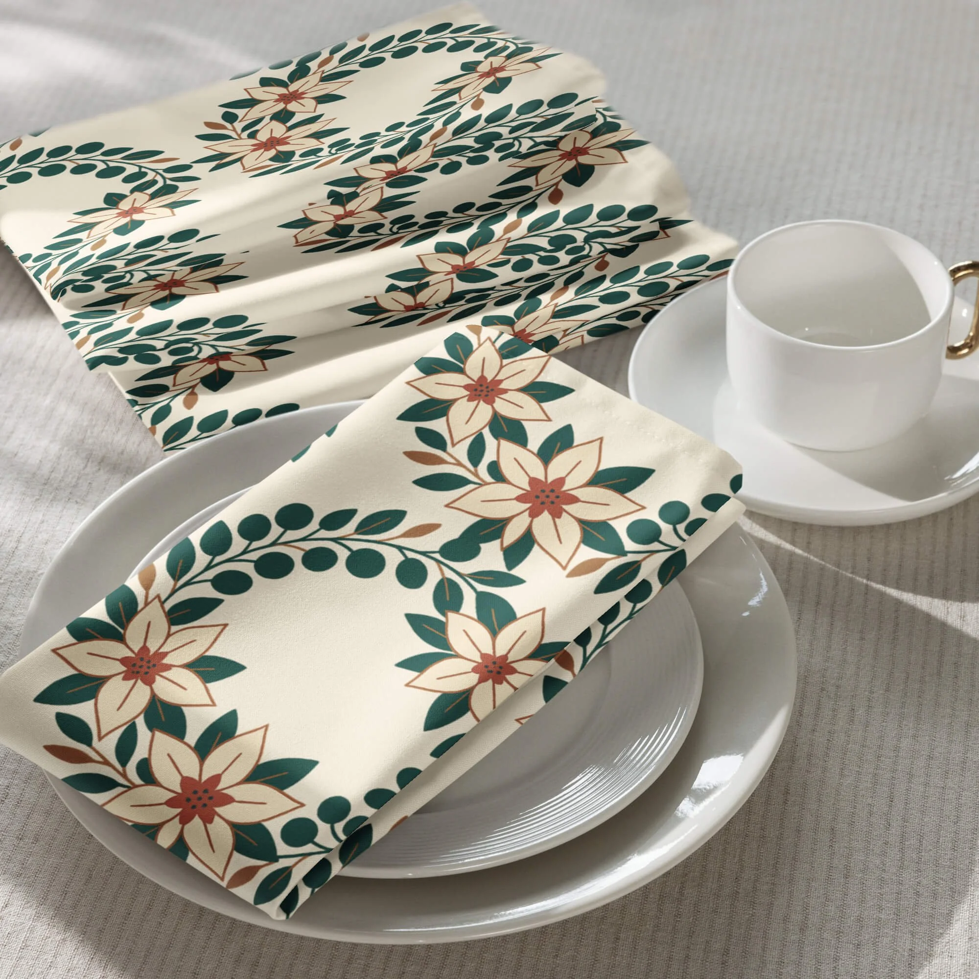 Evergreen Holiday Floral Cloth Table Napkin Set (4)