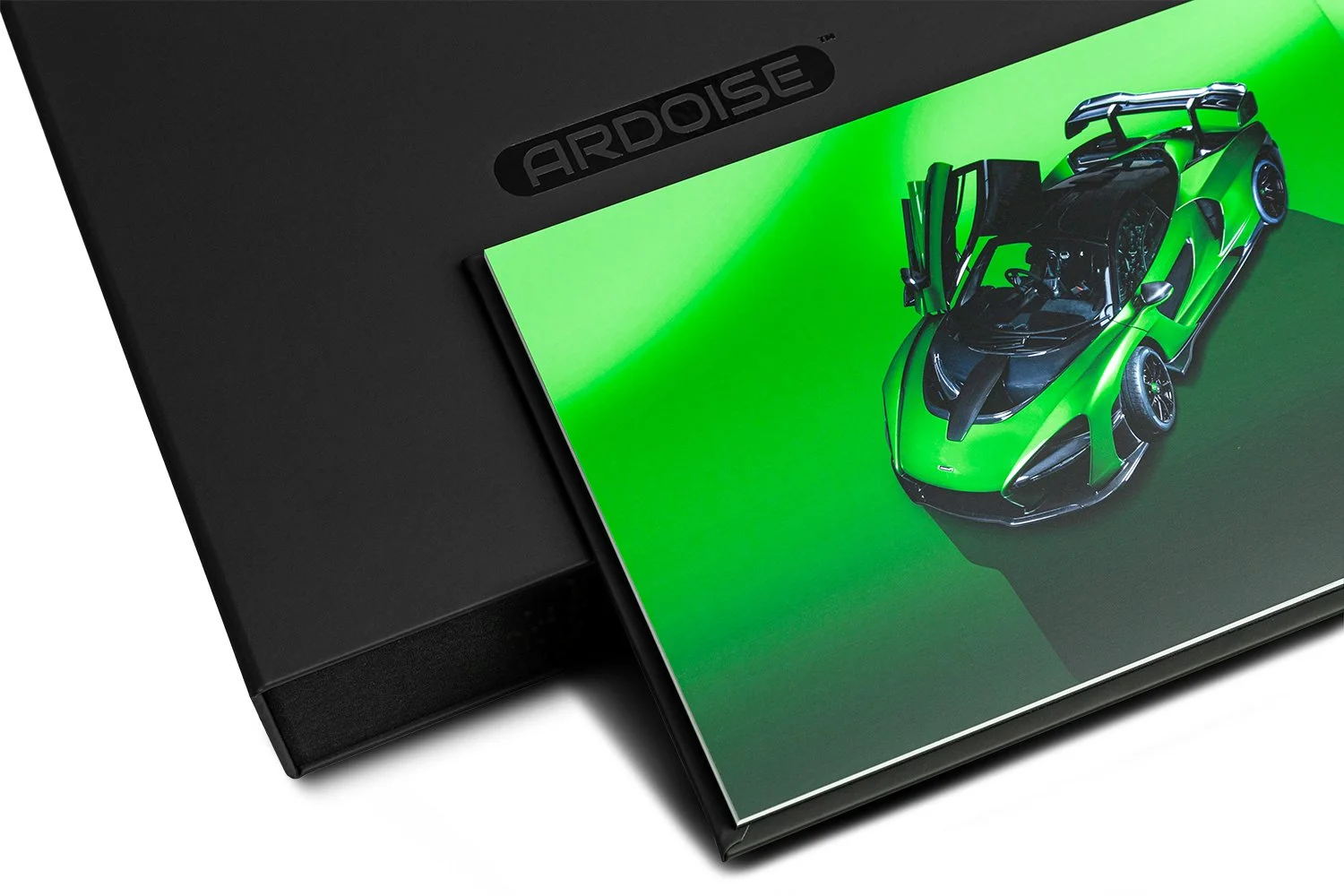 Black box with a green car illustration on a book cover labeled 'Ardoise'.