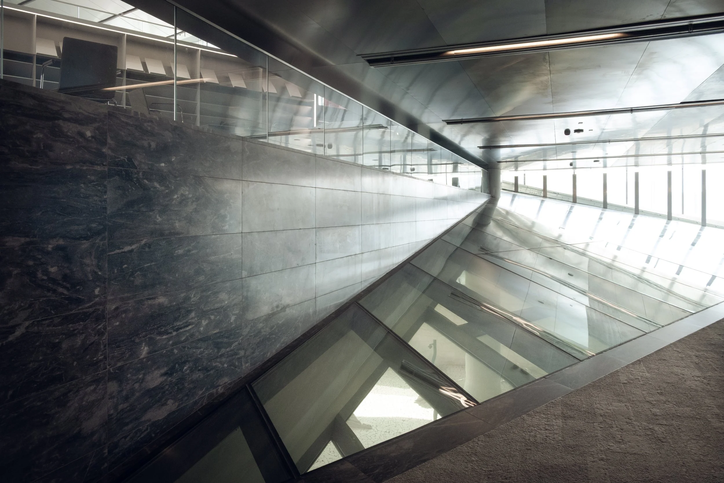 qatar-national-library-interior-ramp-light-geometry-doha-pedro-ferr