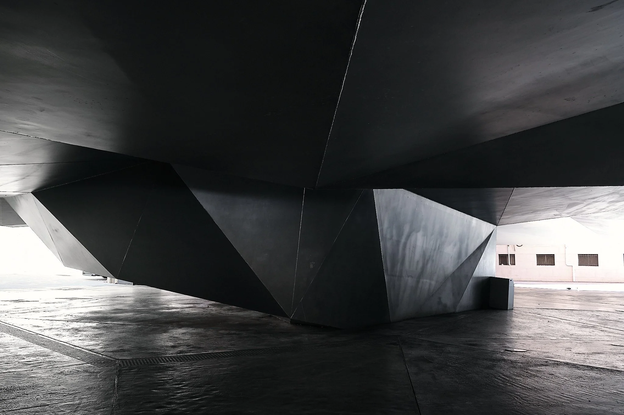 caixaforum-madrid-understructure-geometry-desaturated