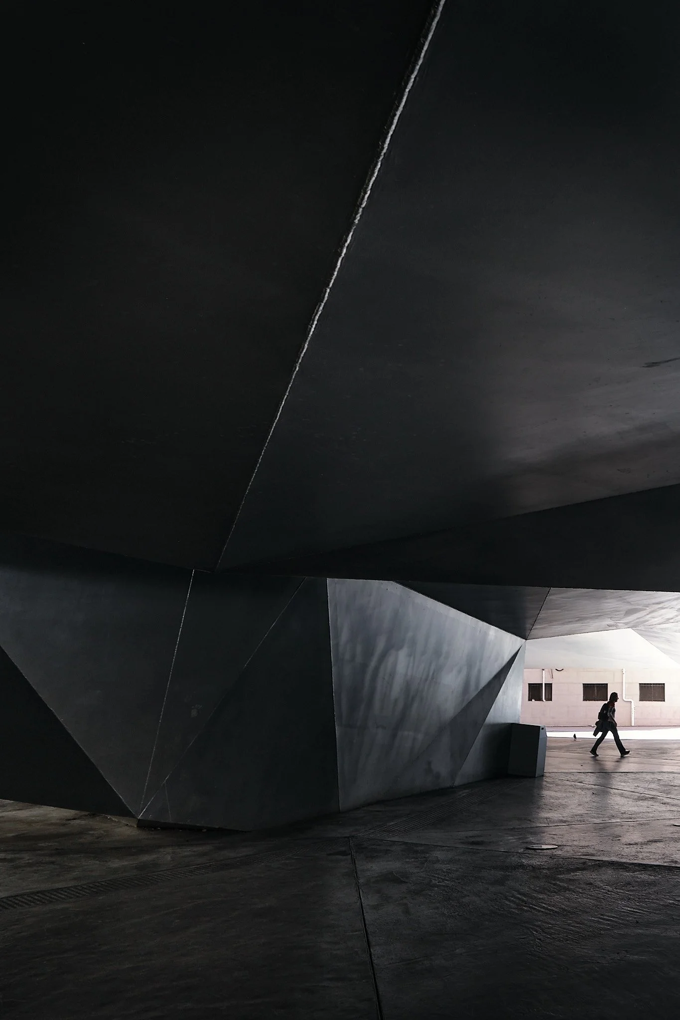 caixaforum-madrid-suspended-volume-lateral-view